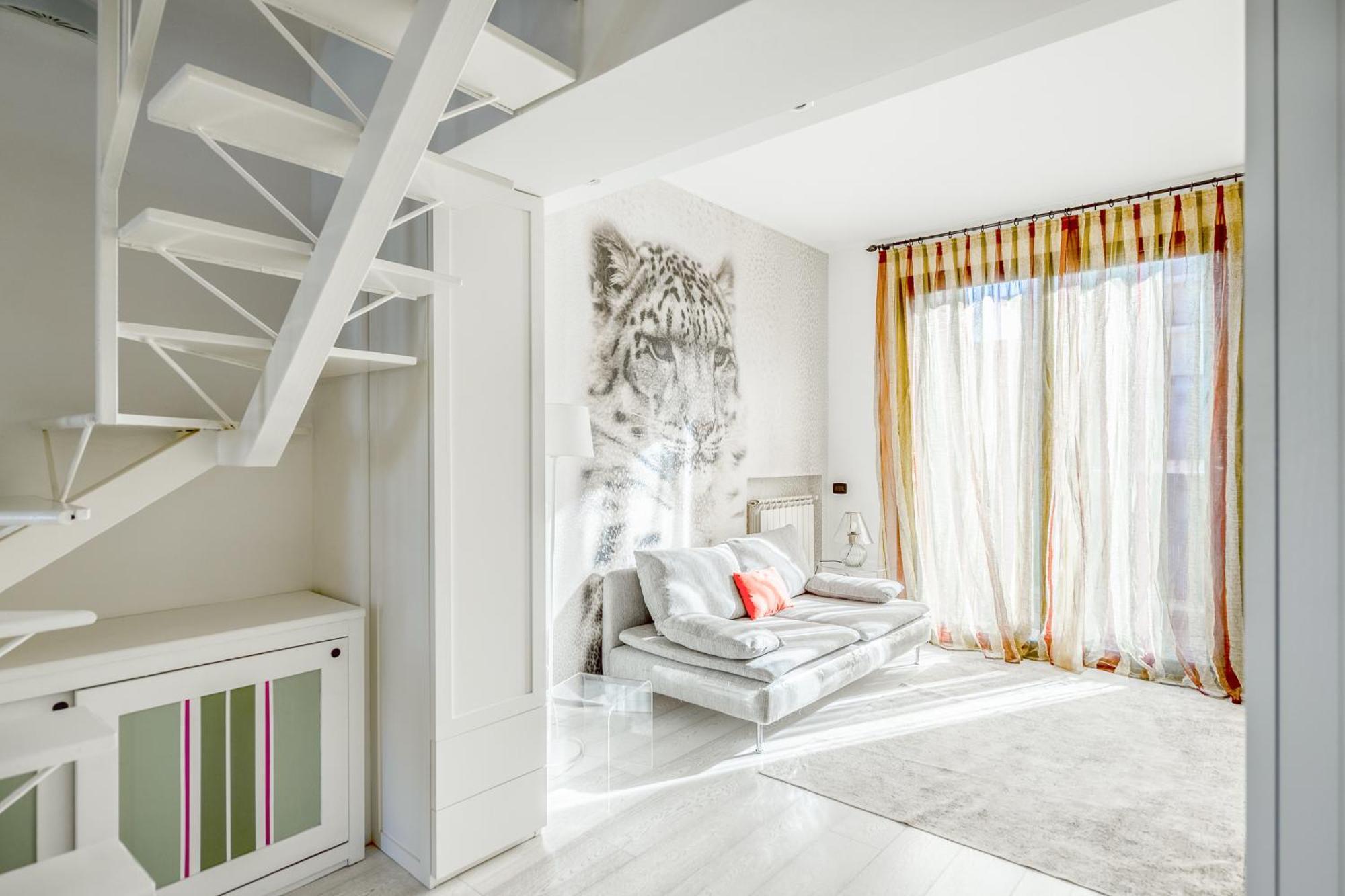 Bright Loft - Free Private Parking Apartamento