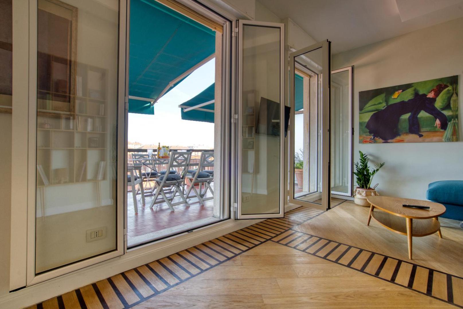 Spacious Penthouse With Panoramic Terrace - 20 Minutes From Duomo Apartamento