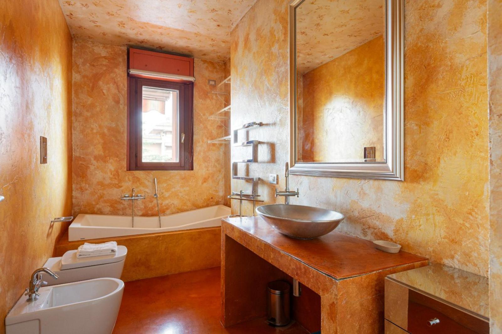 Bright With Balcony And Terrace Appartamento *