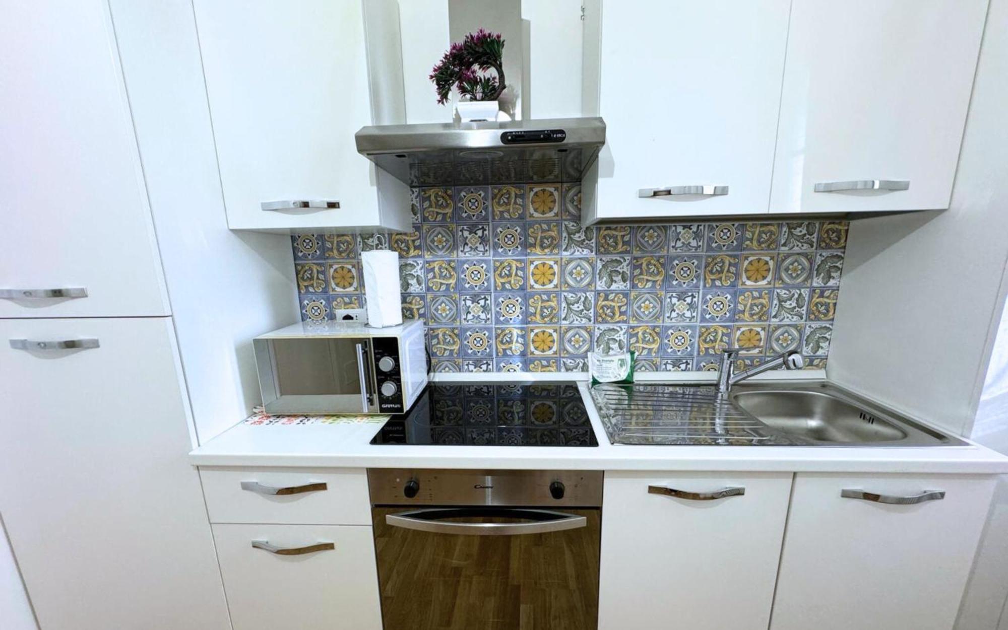 House- 1 Min Metro - 15 Min Duomo Apartment Milan