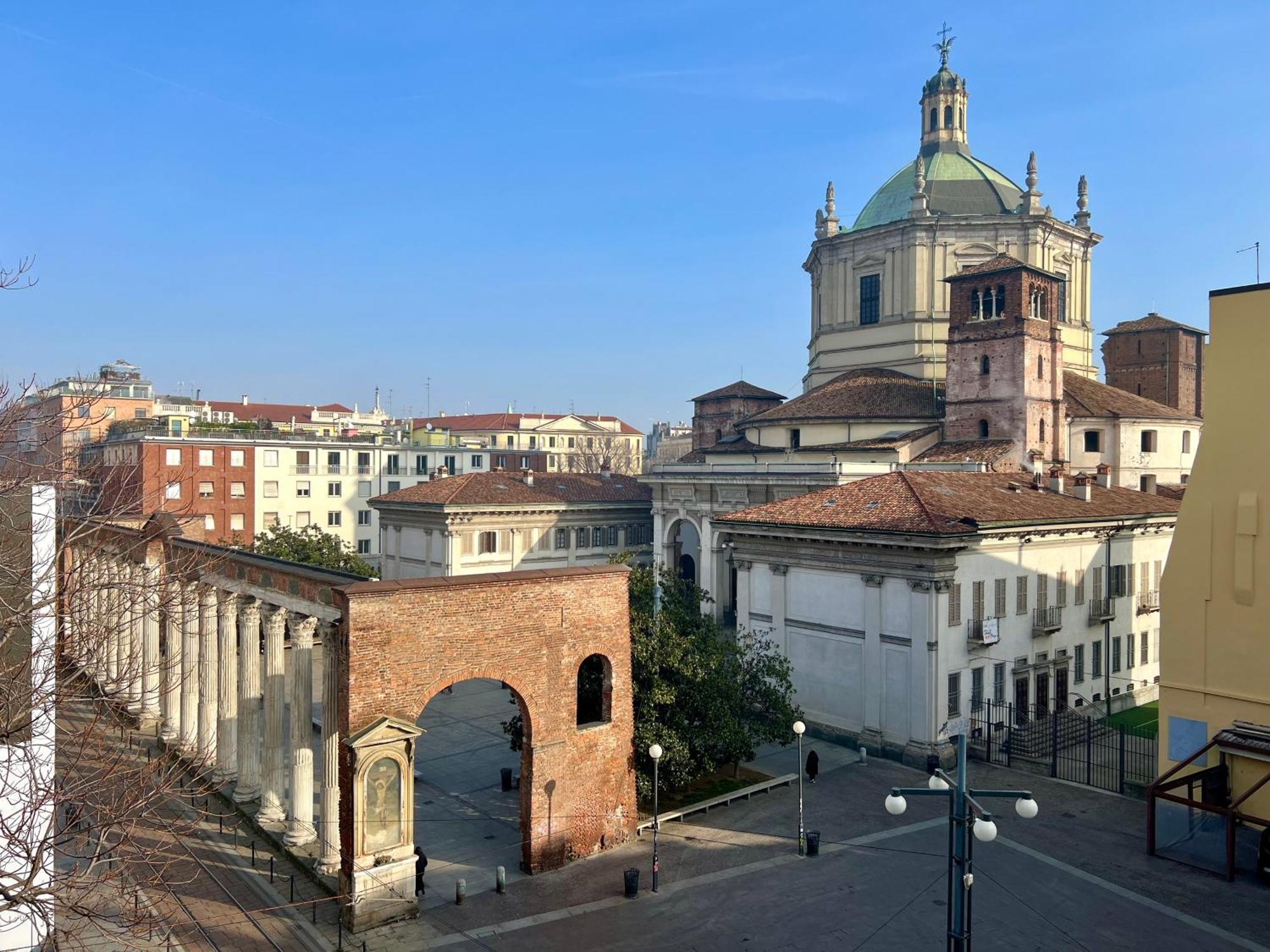 Big Historical Colonne Apartamento