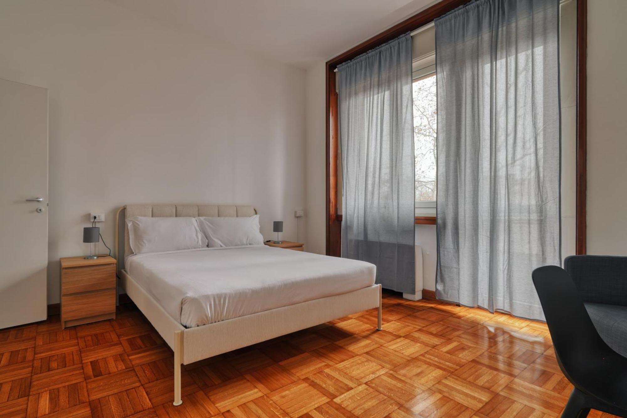 Apartment Joivy Chic 3-bed Flat Near Colonne Di San Lorenzo Milan