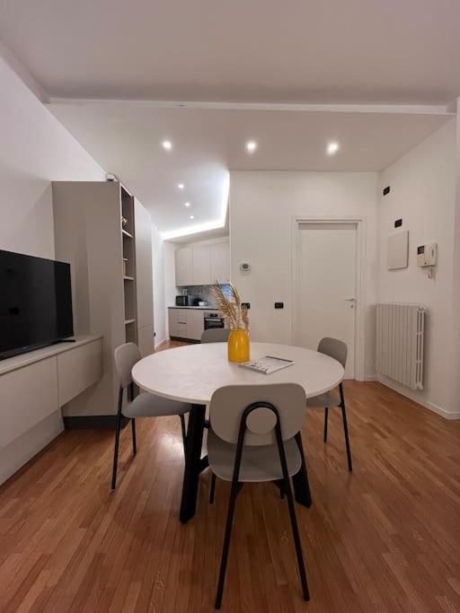 Aurora Rho Fiera Apartment *