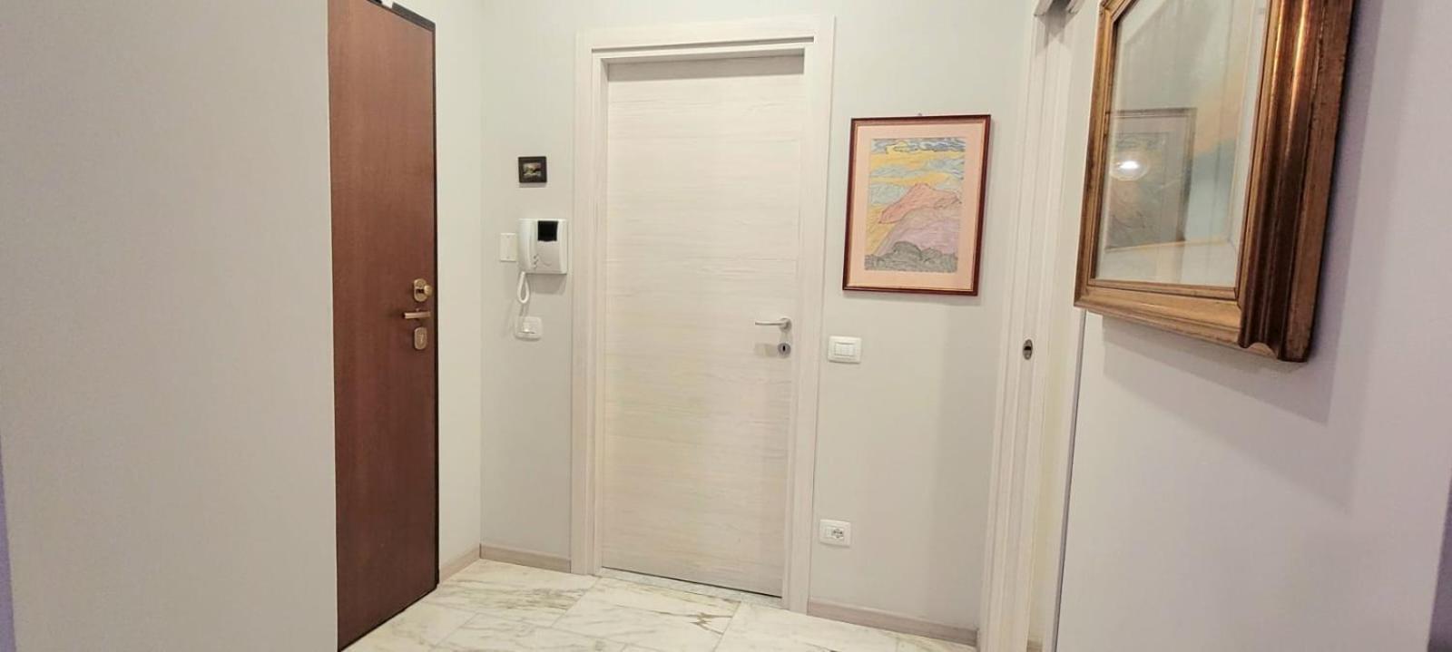 Confortevole Stanza In Condiviso A Due Passi Dall'aeroporto Di Linate Homestay