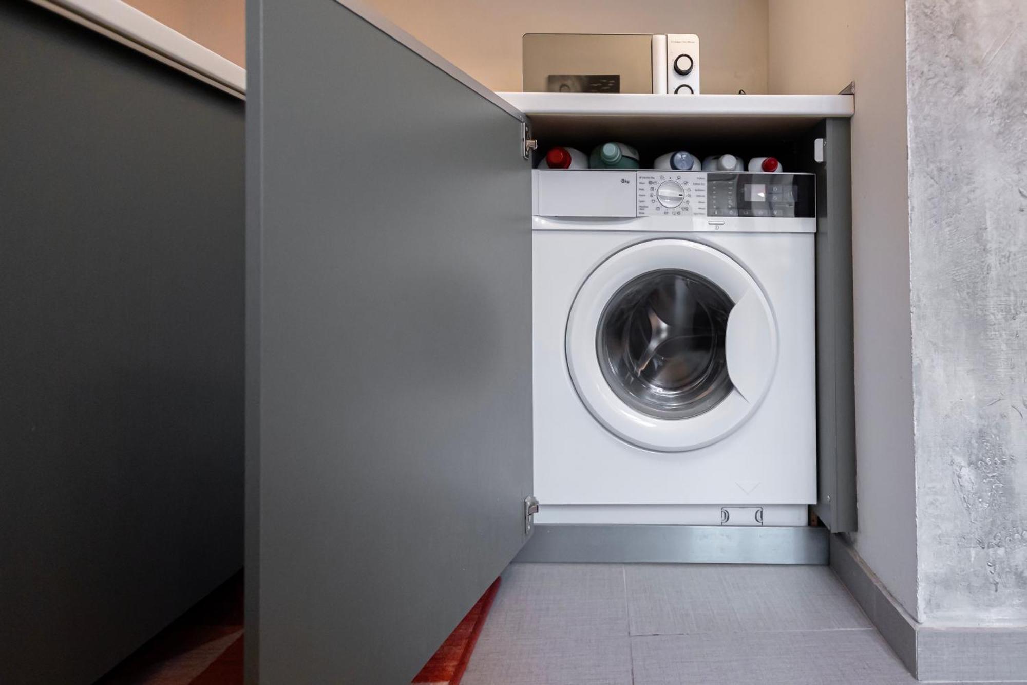 Moderno A 2 Minuti Dalla Metro Apartment