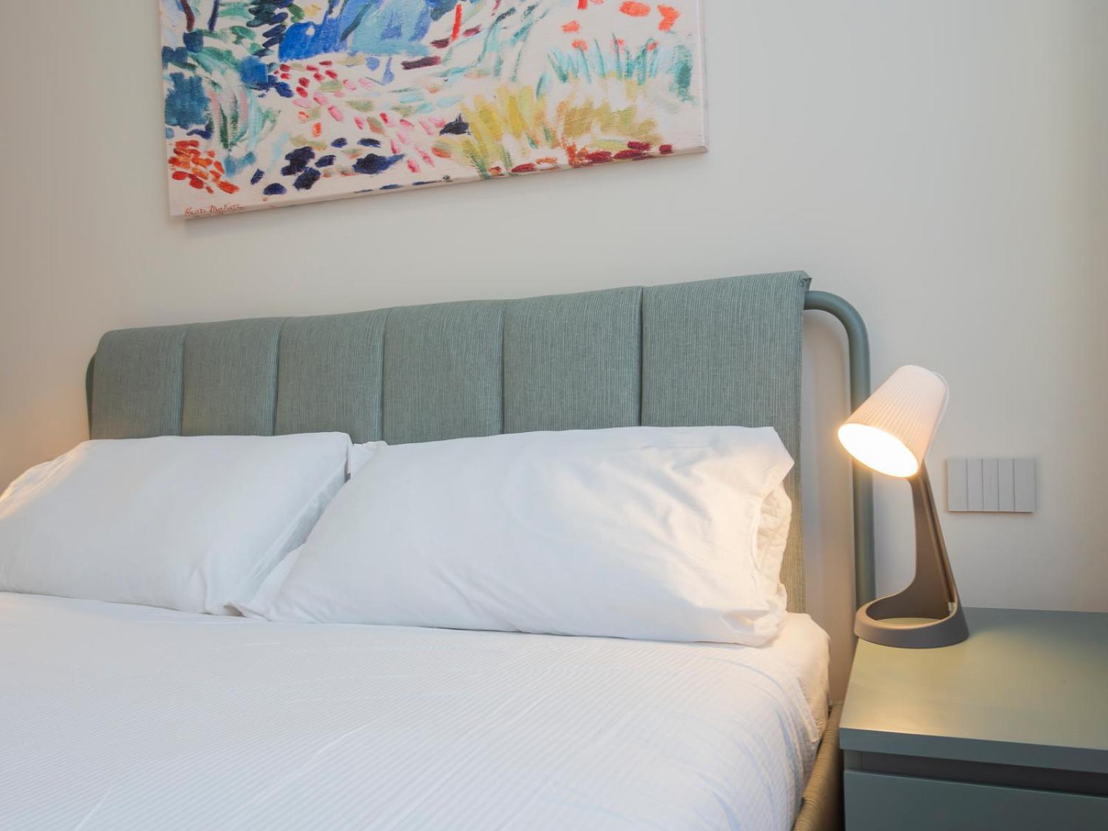 Ihost - Stendhal 49 * Milan