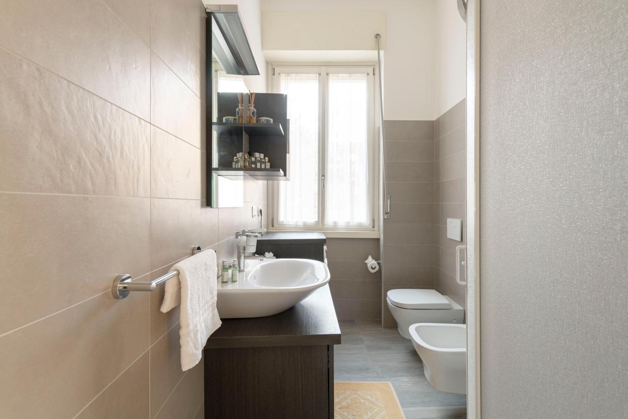 Adorable Centre, 2 Bd, 4 Guests Apartment Milan