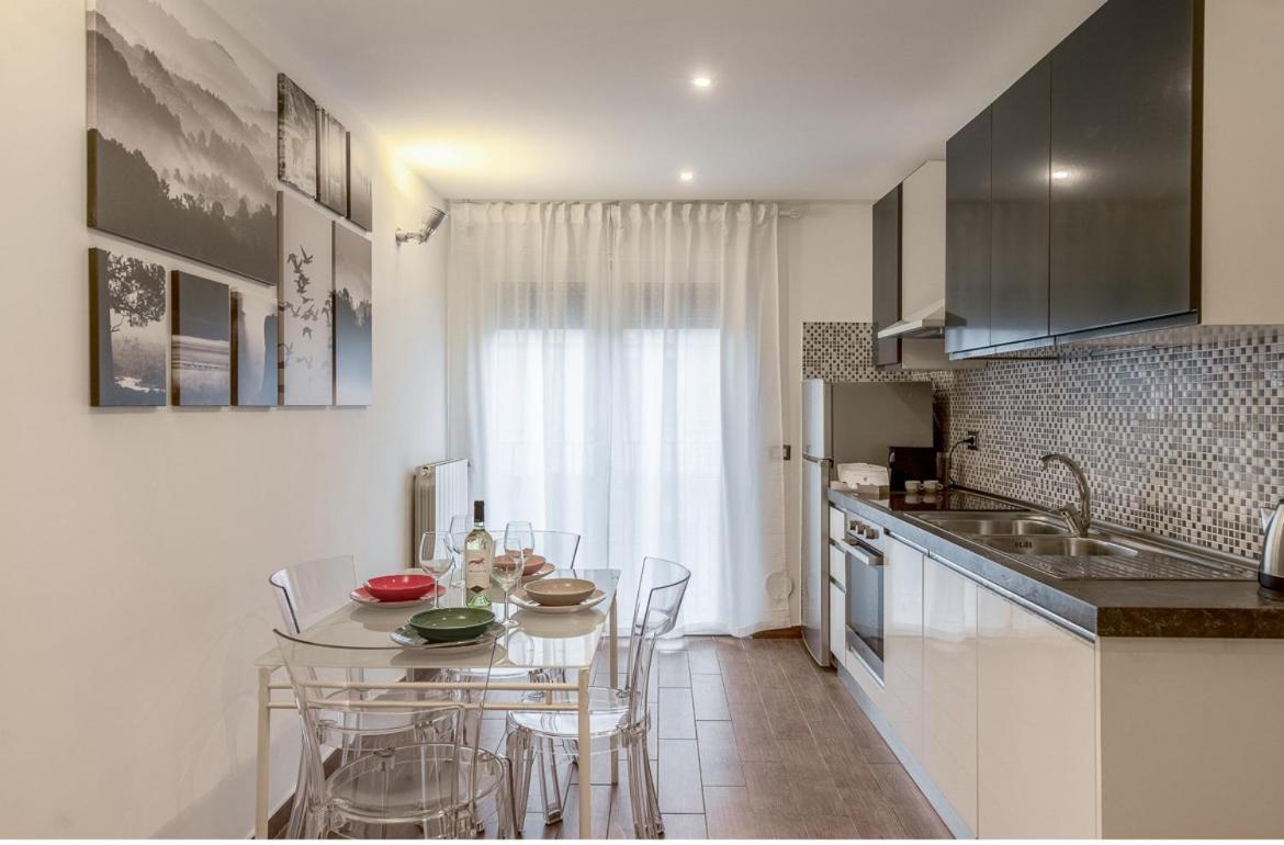 Apartment People In *