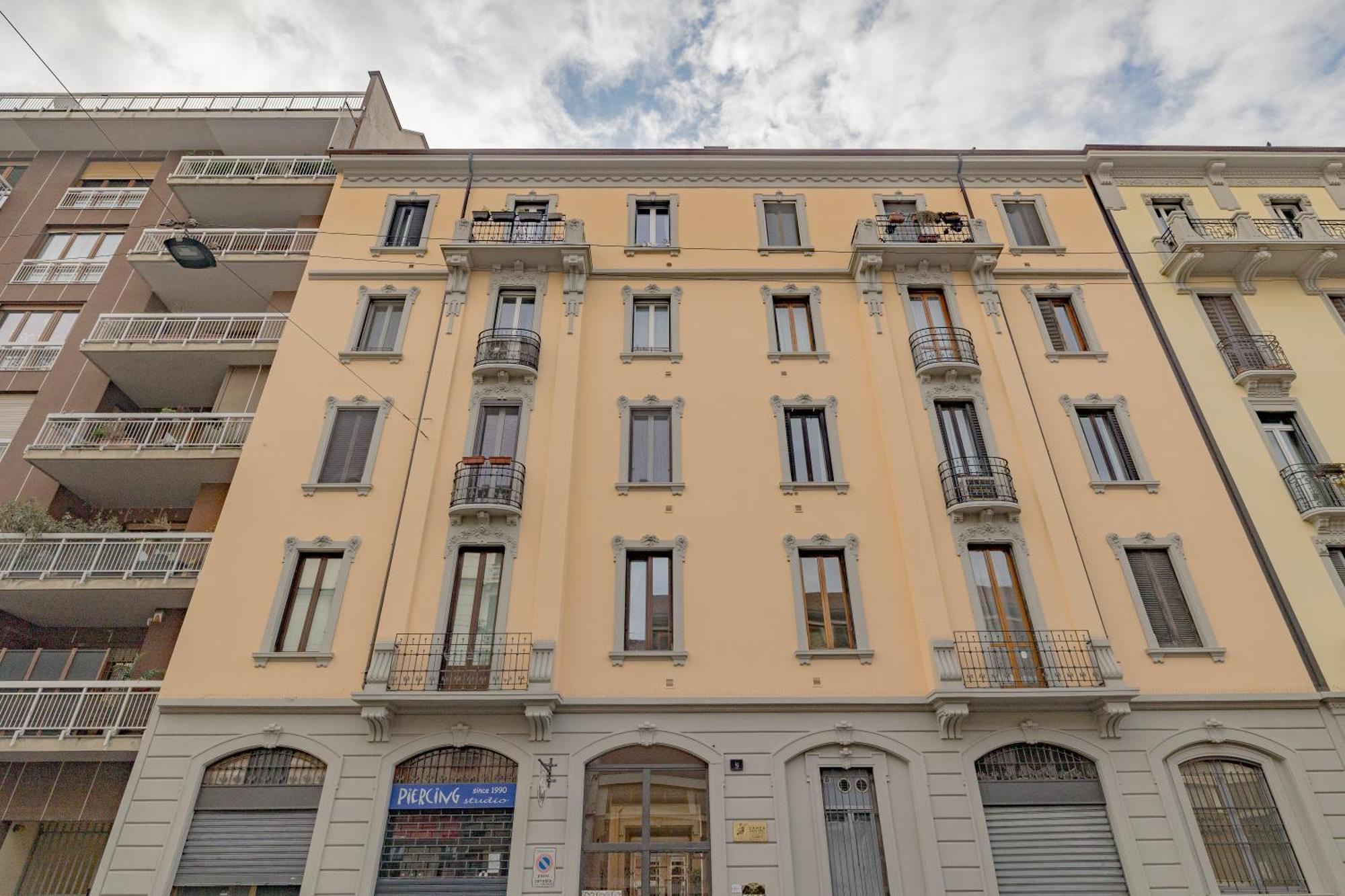 2 Bedroom - Buzzi Hospital, Sempione, Mico, 100mt Metrom5 Milan