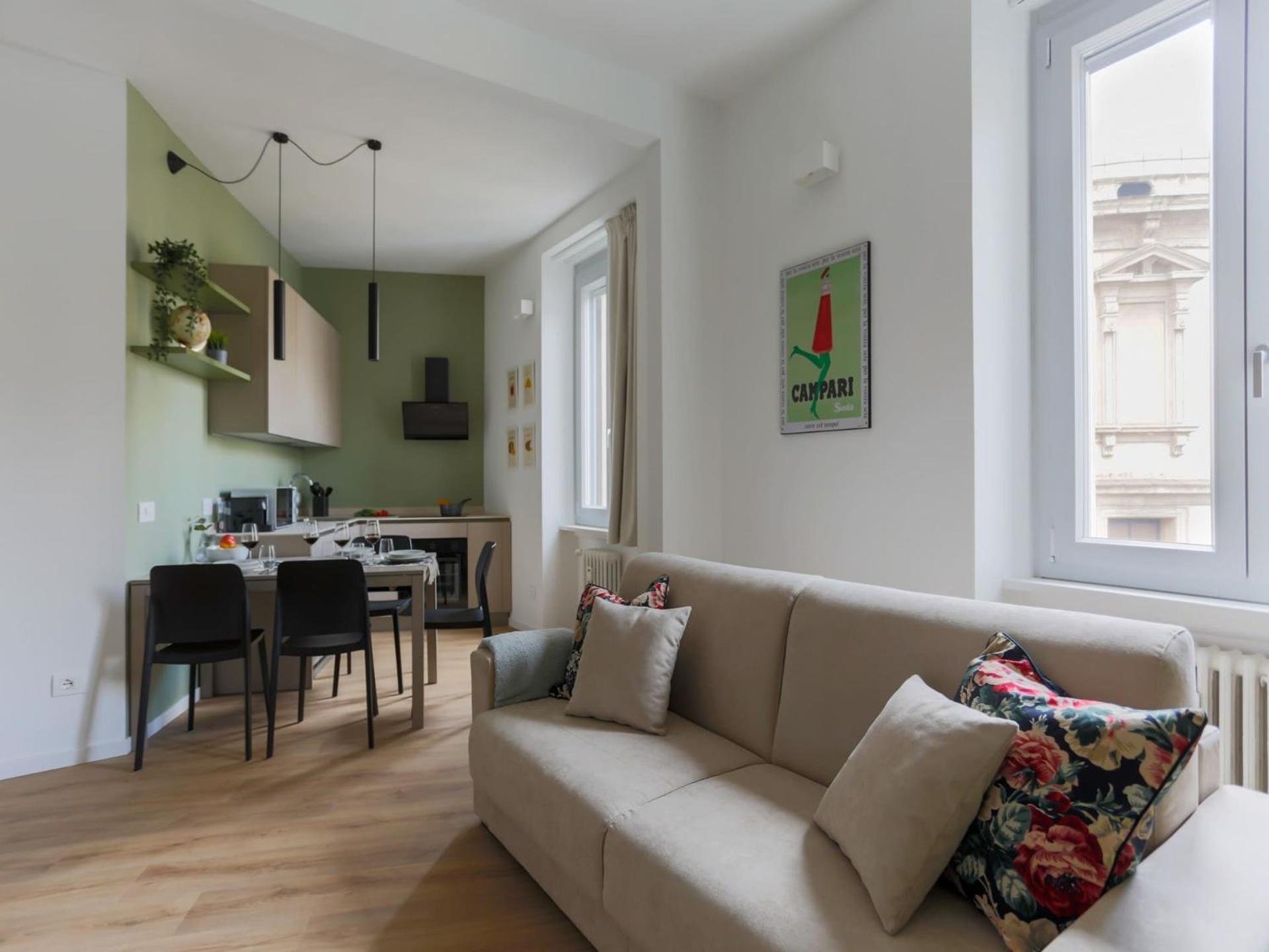The Rent - Spacious And Renovated Two-bedroom Downtown Apartment *