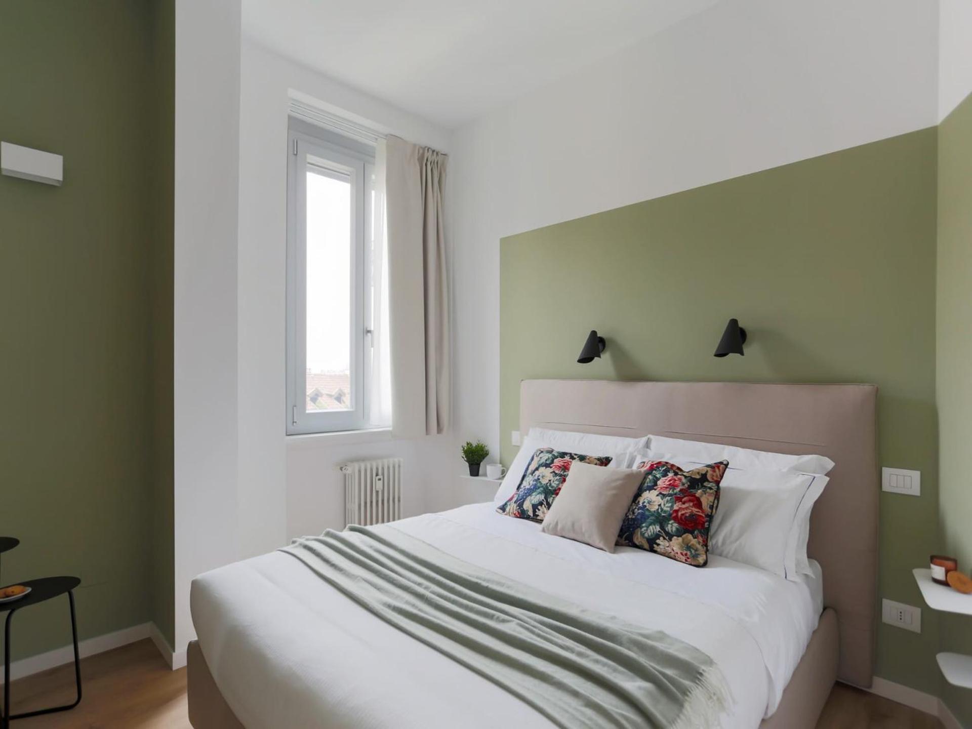 The Rent - Spacious And Renovated Two-bedroom Downtown Apartment *