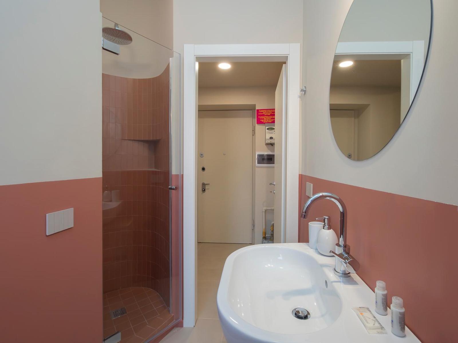 Ihost - Stendhal 49 * Milan