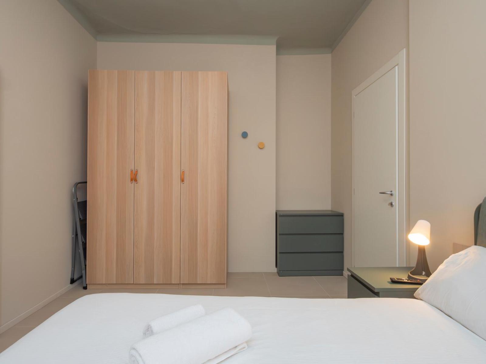 Ihost - Stendhal 49 Milan