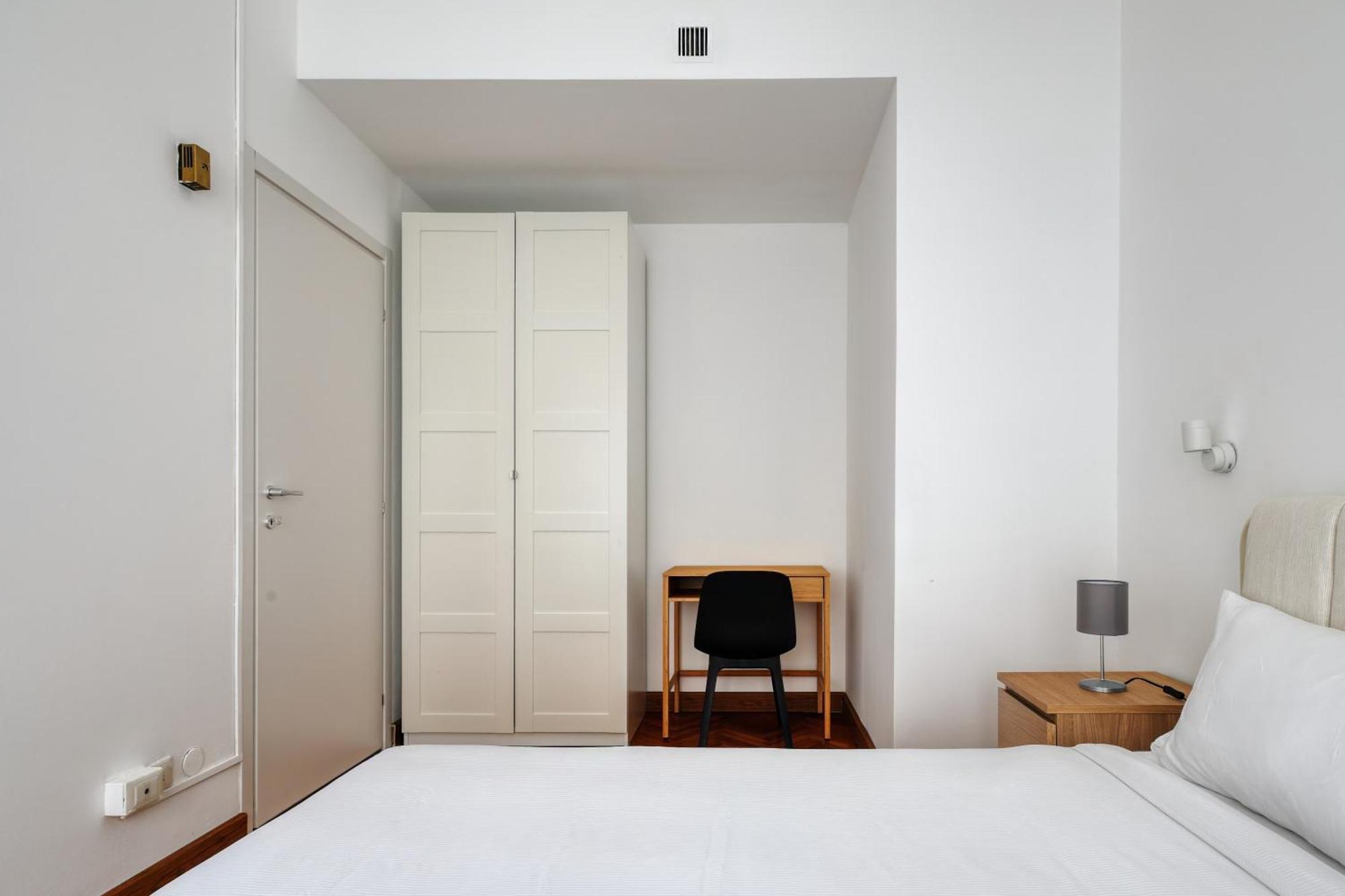 Apartment Joivy Chic 3-bed Flat Near Colonne Di San Lorenzo Milan