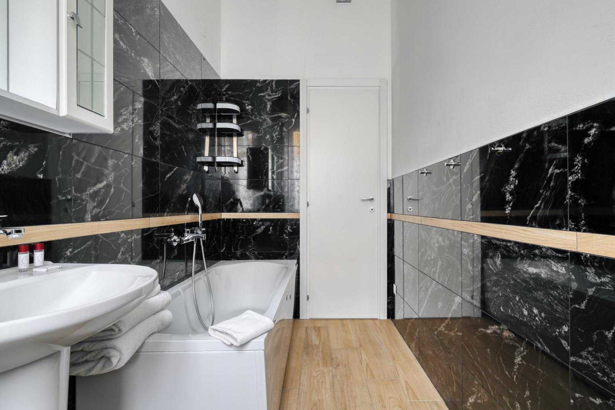 Joivy Chic 3-bed Flat Near Colonne Di San Lorenzo Apartment Milan