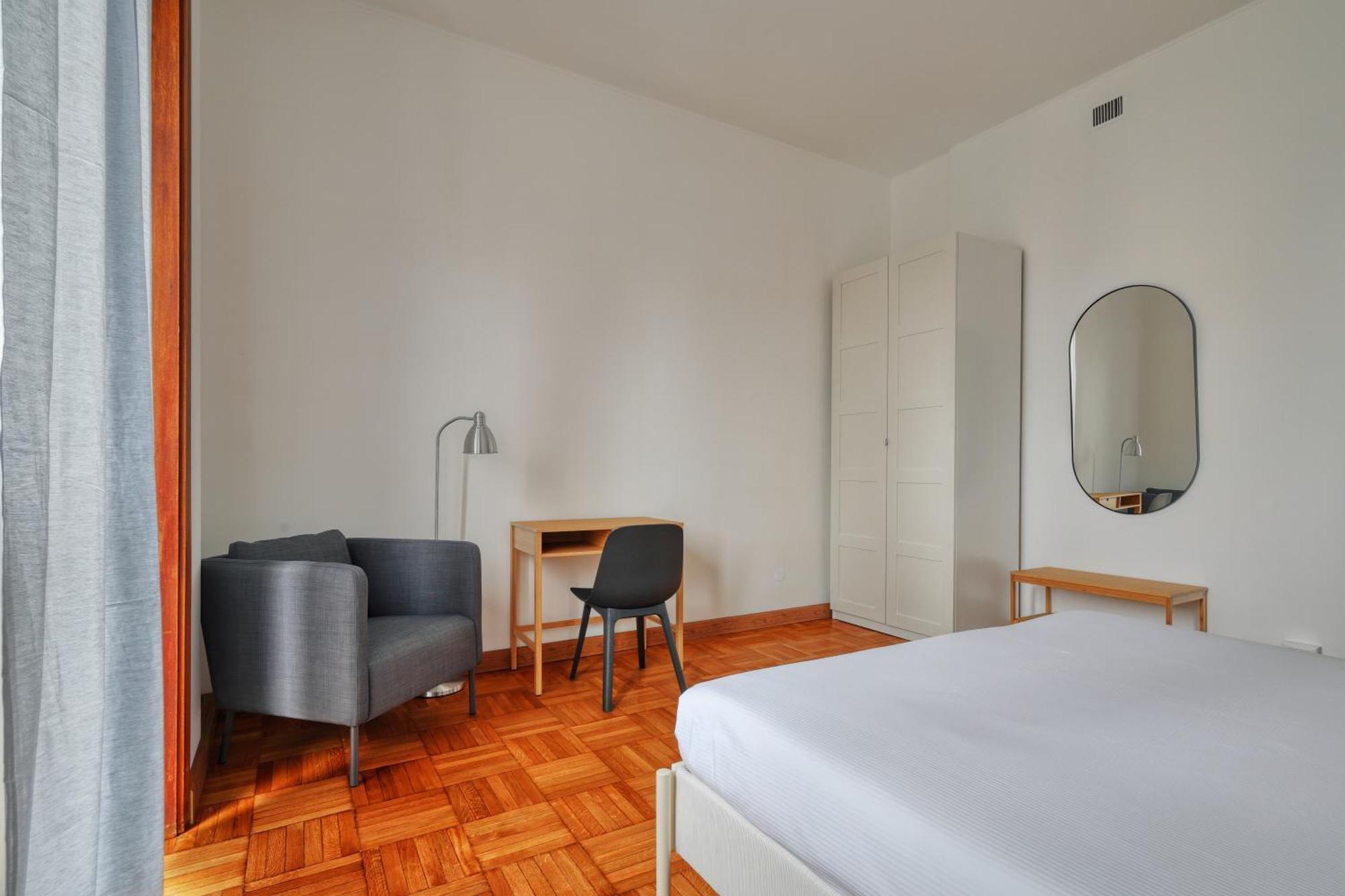 Apartment Joivy Chic 3-bed Flat Near Colonne Di San Lorenzo Milan