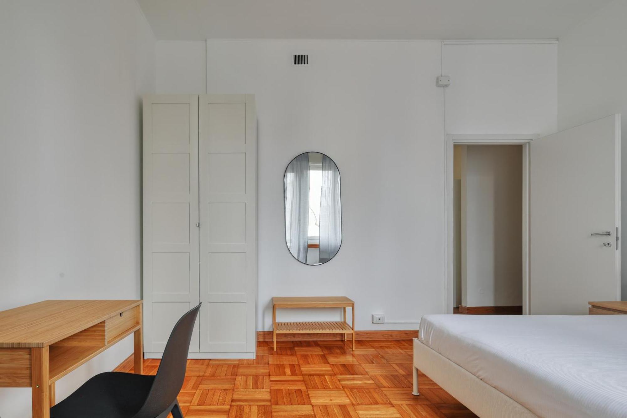 Apartment Joivy Chic 3-bed Flat Near Colonne Di San Lorenzo Milan