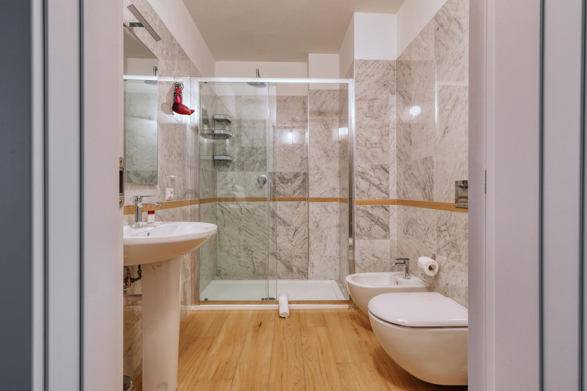Apartment Joivy Chic 3-bed Flat Near Colonne Di San Lorenzo Milan