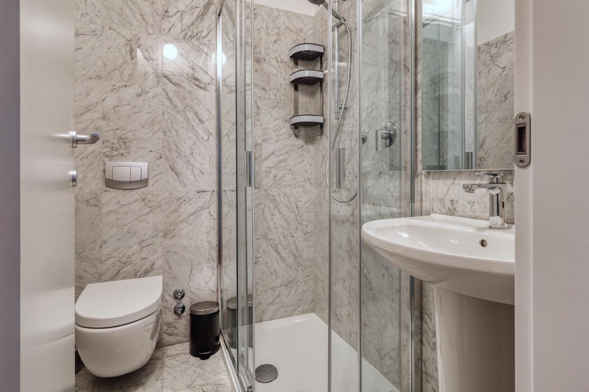Apartment Joivy Chic 3-bed Flat Near Colonne Di San Lorenzo *