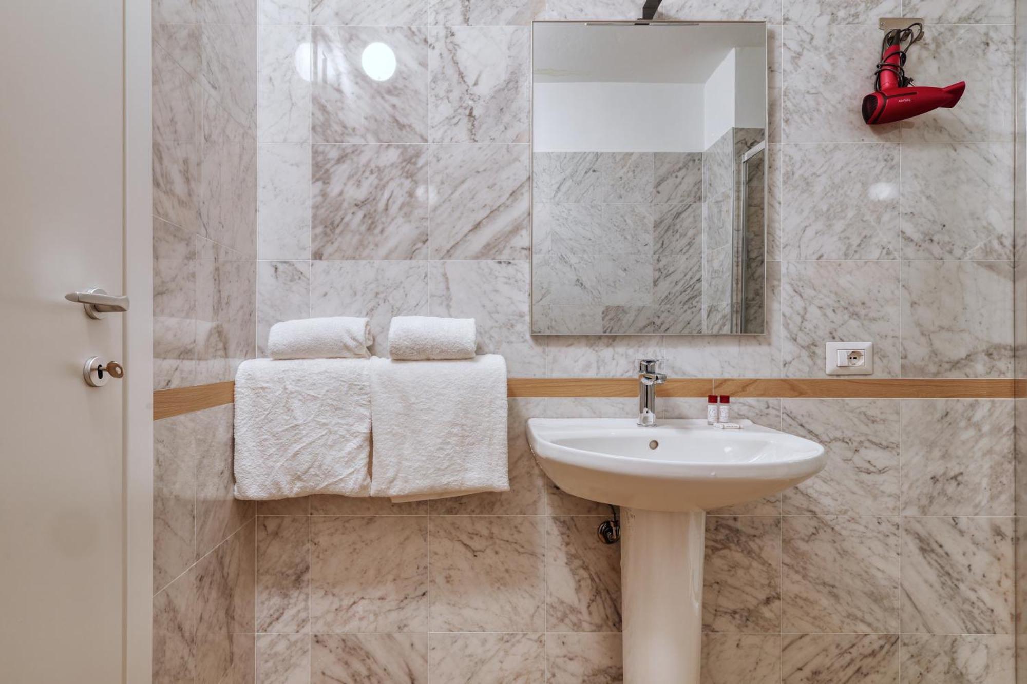Apartment Joivy Chic 3-bed Flat Near Colonne Di San Lorenzo *