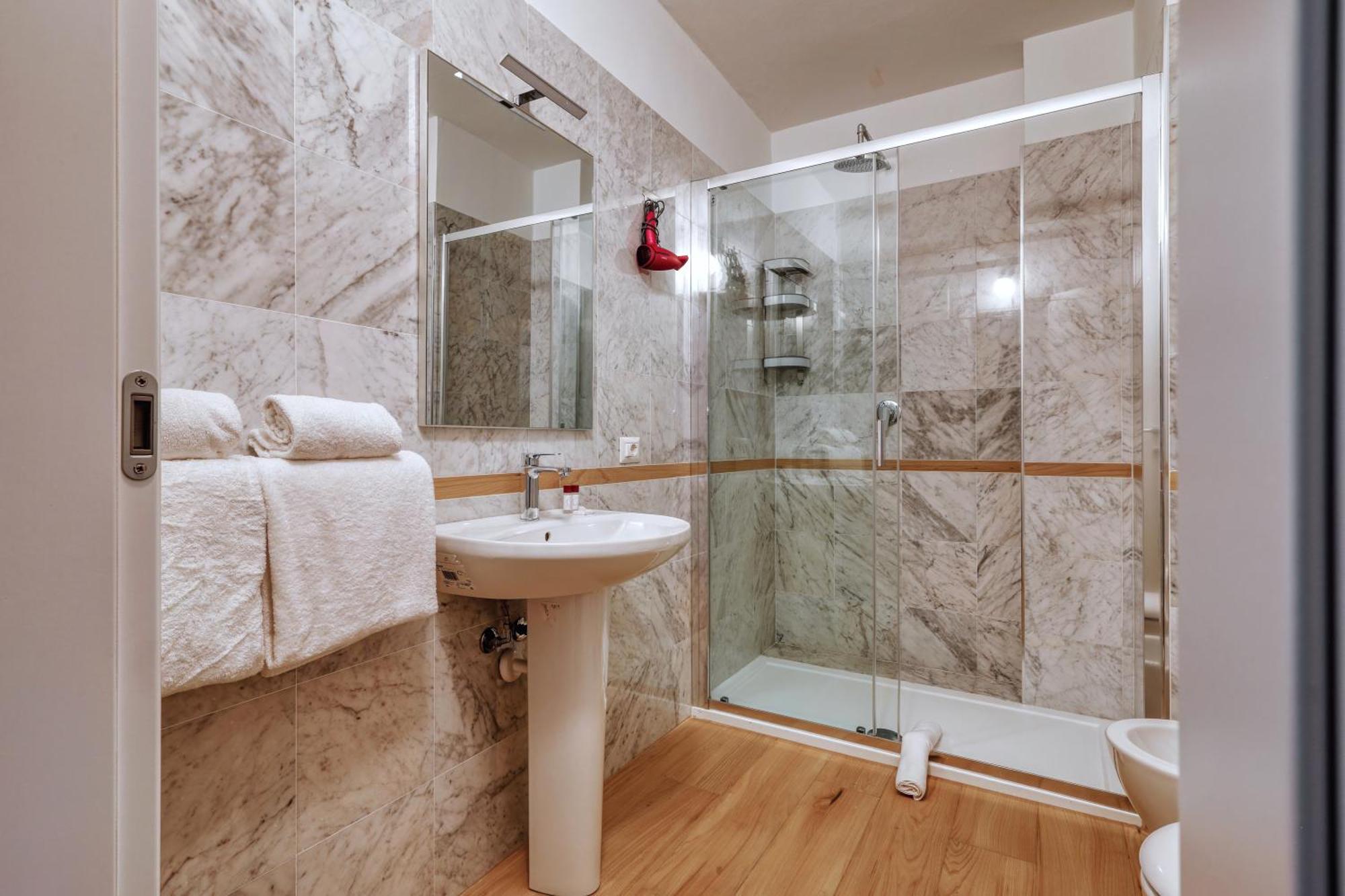 Joivy Chic 3-bed Flat Near Colonne Di San Lorenzo