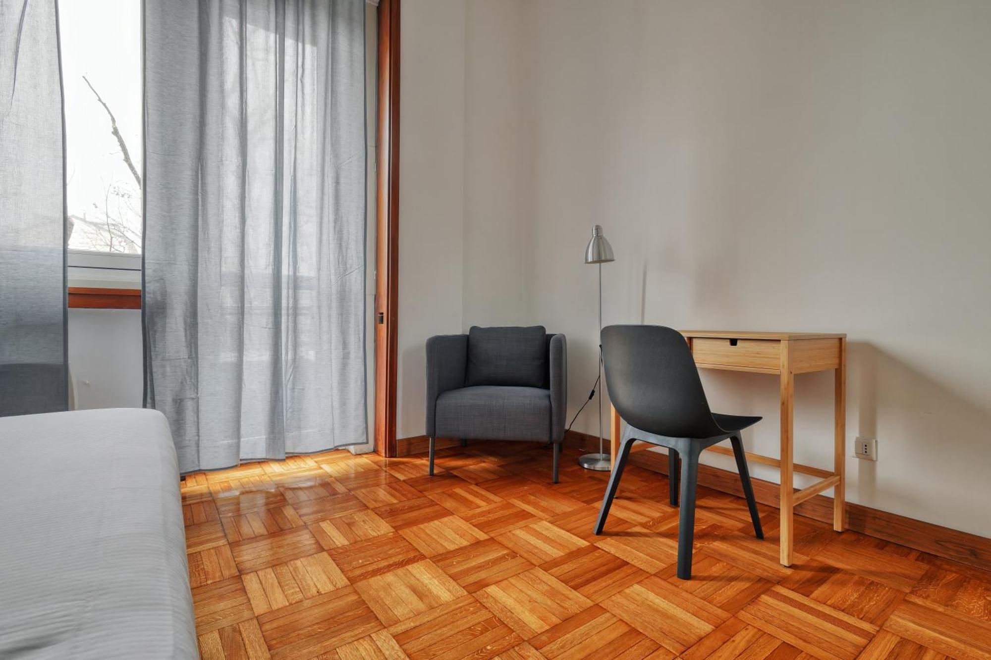 Apartment Joivy Chic 3-bed Flat Near Colonne Di San Lorenzo Milan