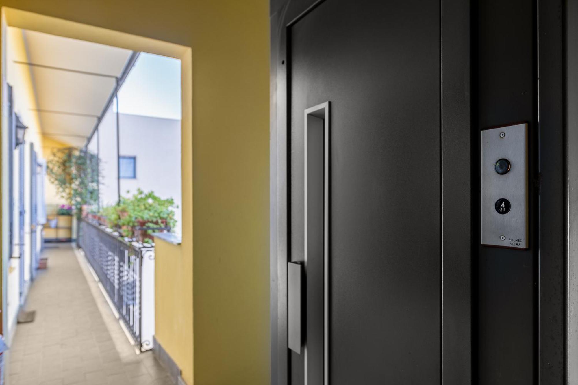 Bright Loft - Free Private Parking Apartamento Milão
