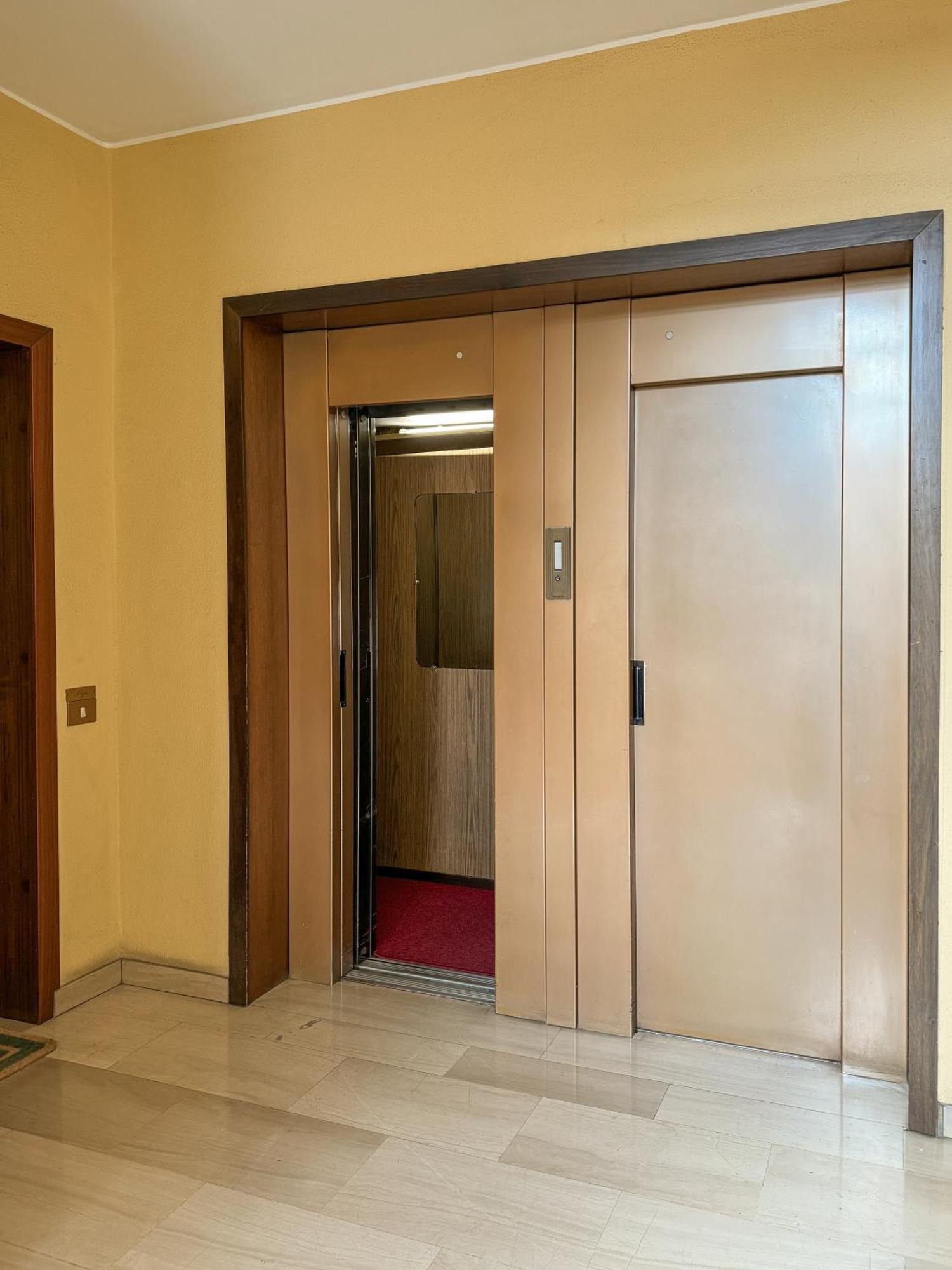 Apartment Free Parking - 5 Star - Sauna Luxury Milan