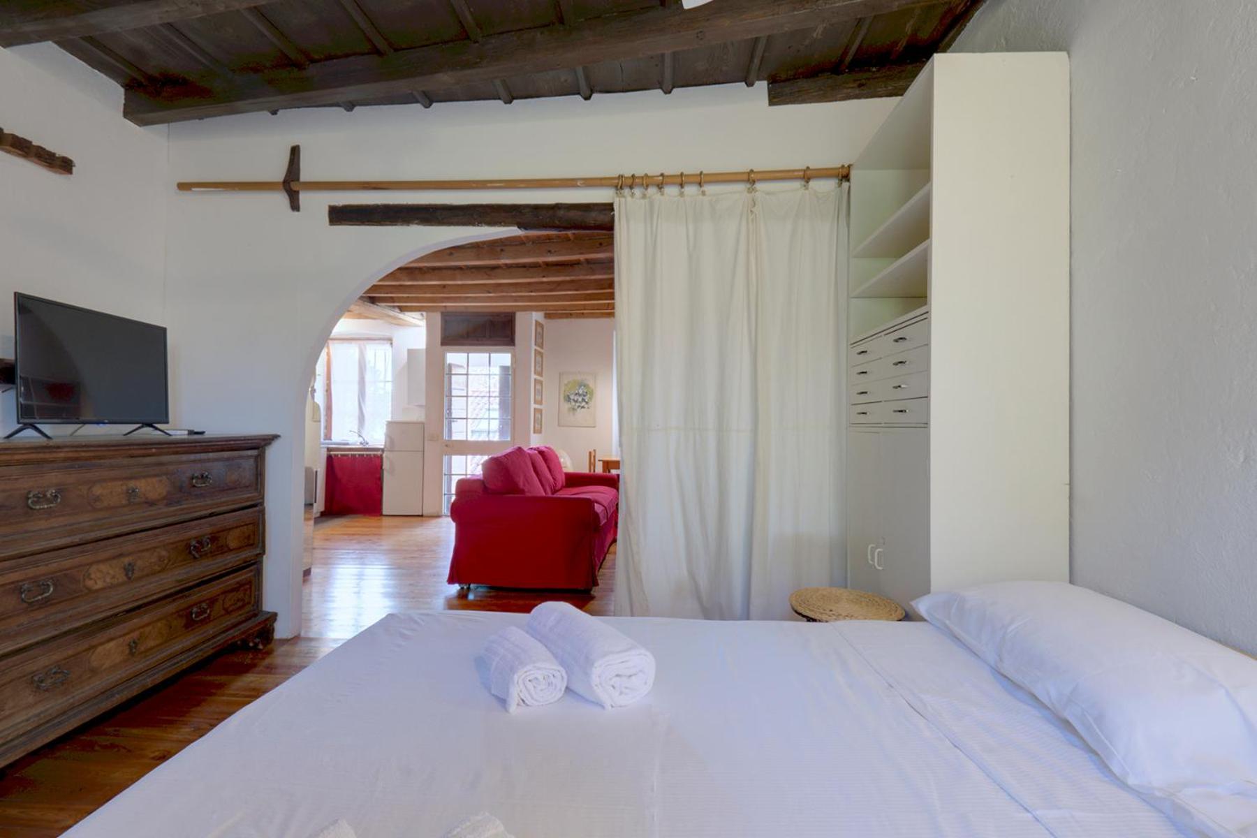 Apartment Navigli, Caratteristico Milanese Milan