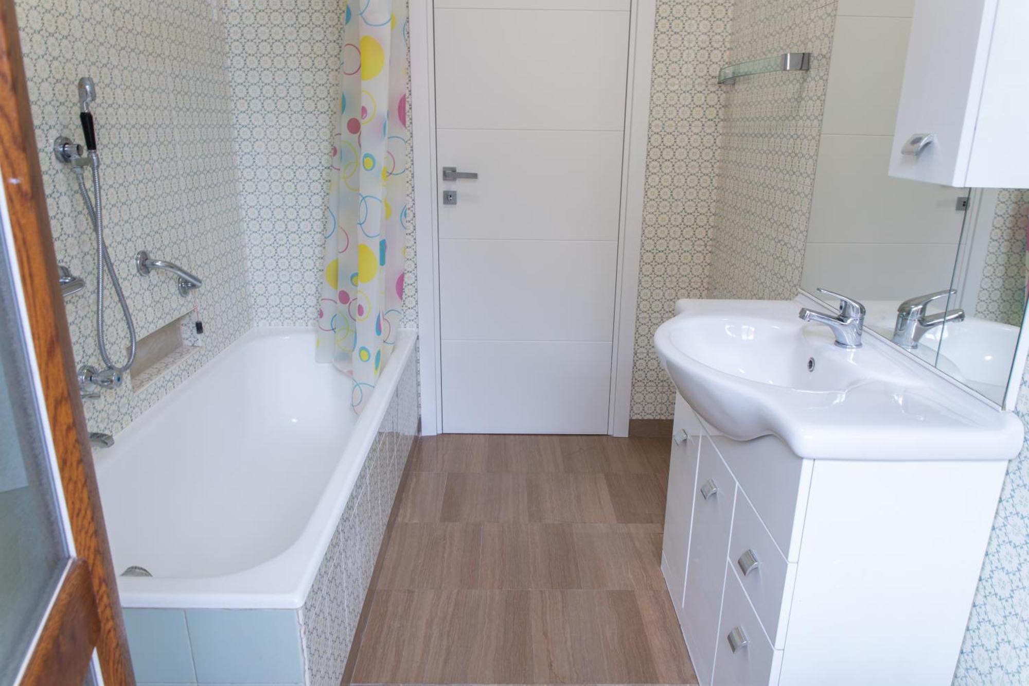 Apartment Centrale Vicino Metro E Duomo, Con 2 Bagni E Aria Condizionata