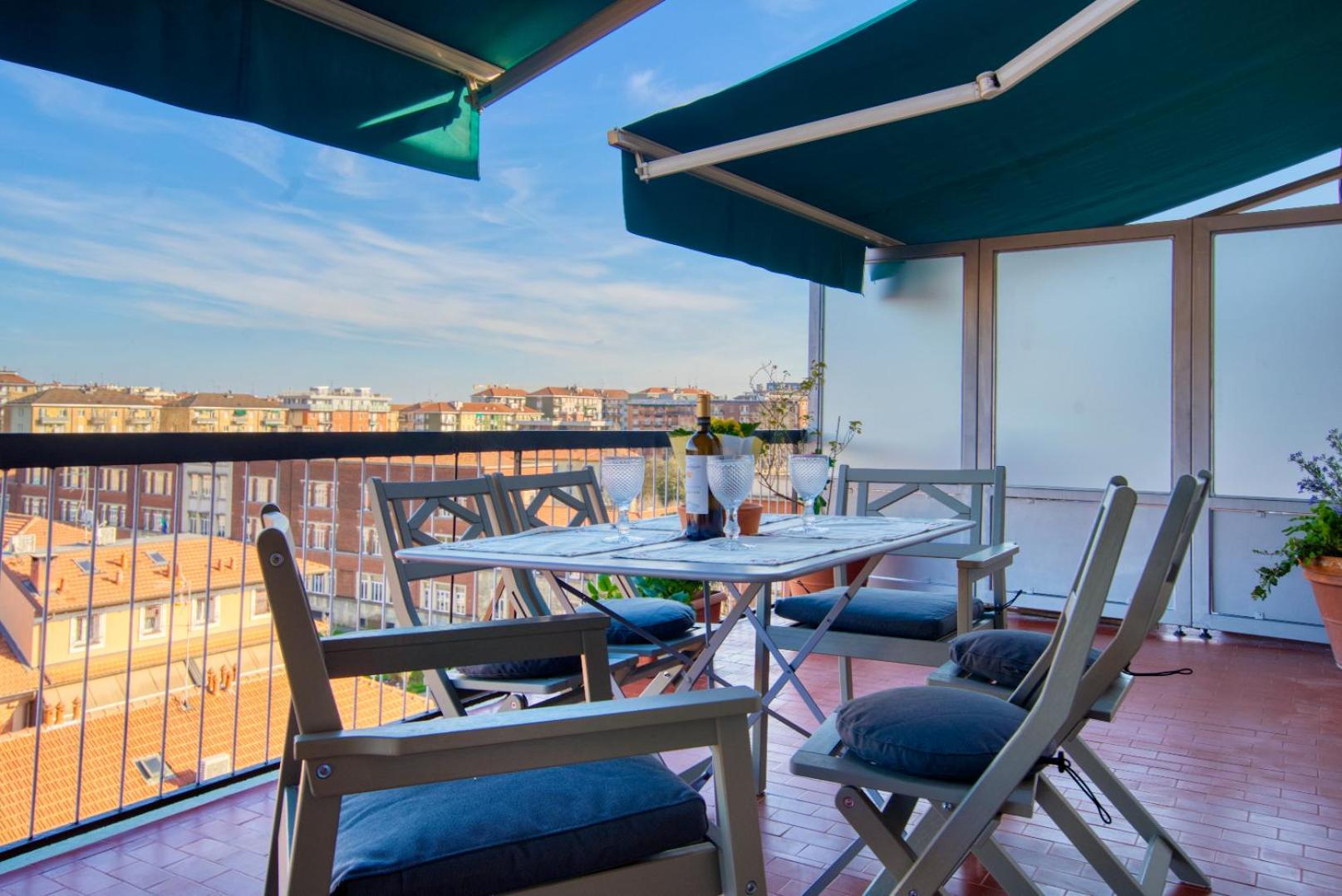 Apartamento Spacious Penthouse With Panoramic Terrace - 20 Minutes From Duomo Milão