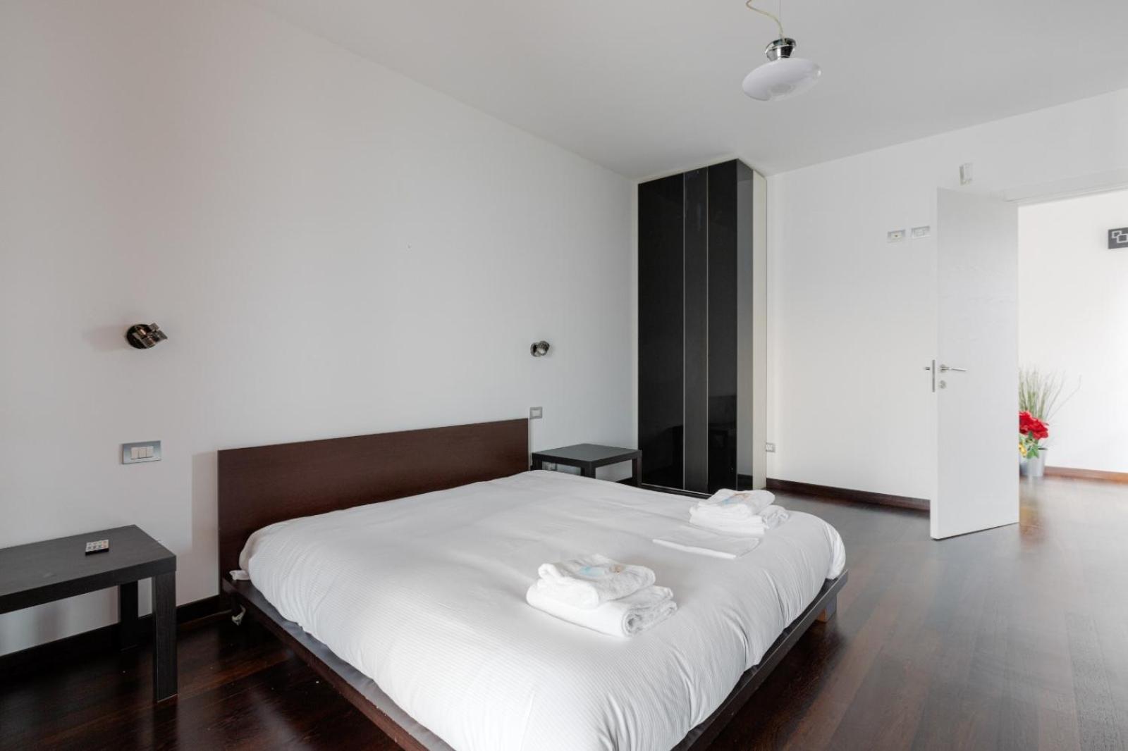Bright With Balcony And Terrace Milano