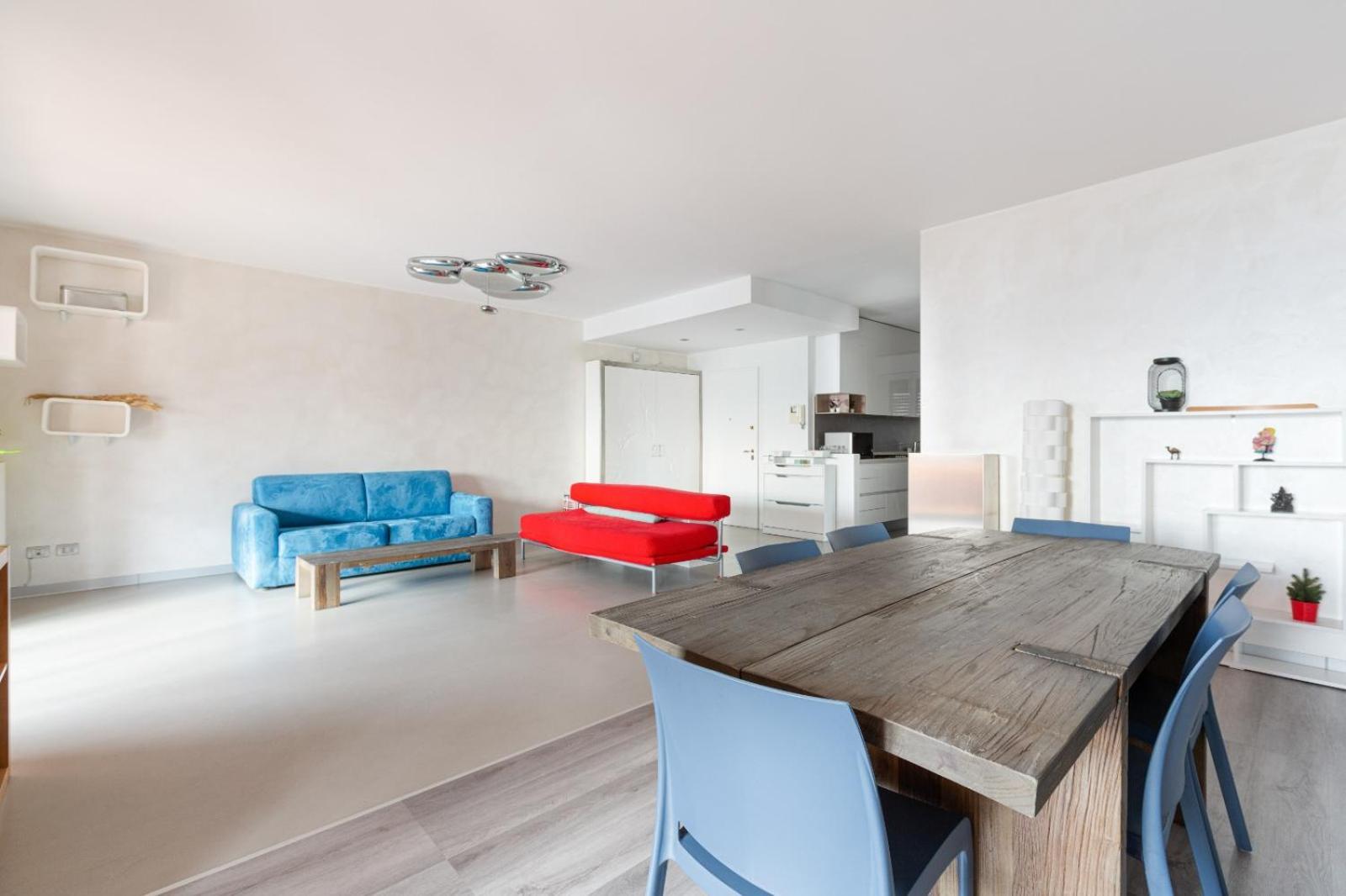 Bright With Balcony And Terrace Appartamento