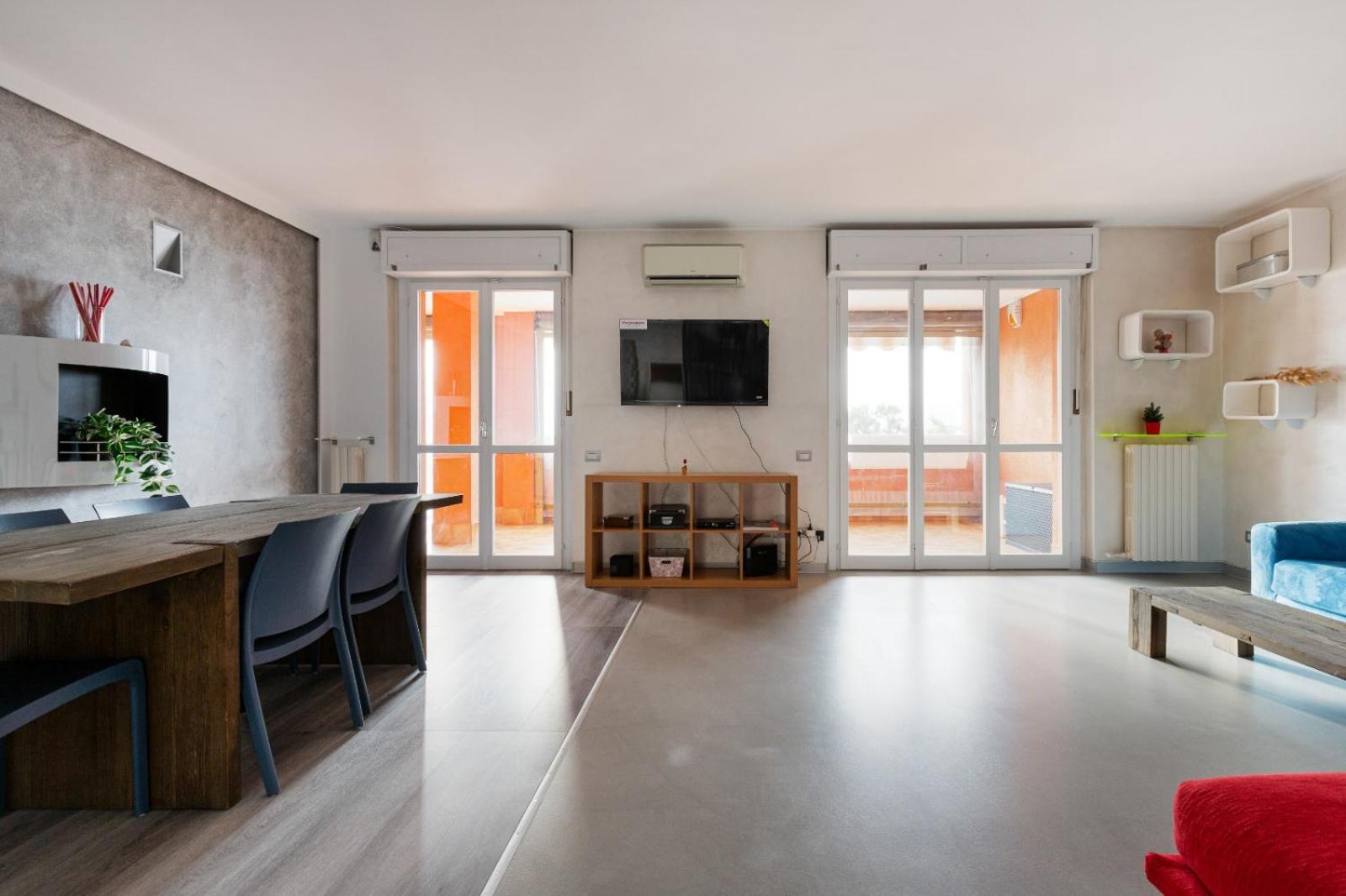 Bright With Balcony And Terrace Appartamento *