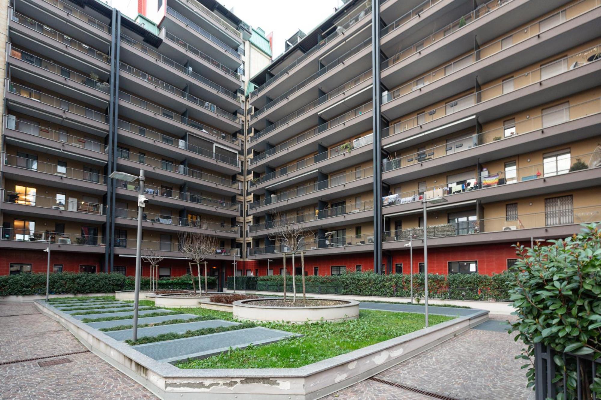 Cozy Corner With Balcony And Private Garage! Apartment Milan
