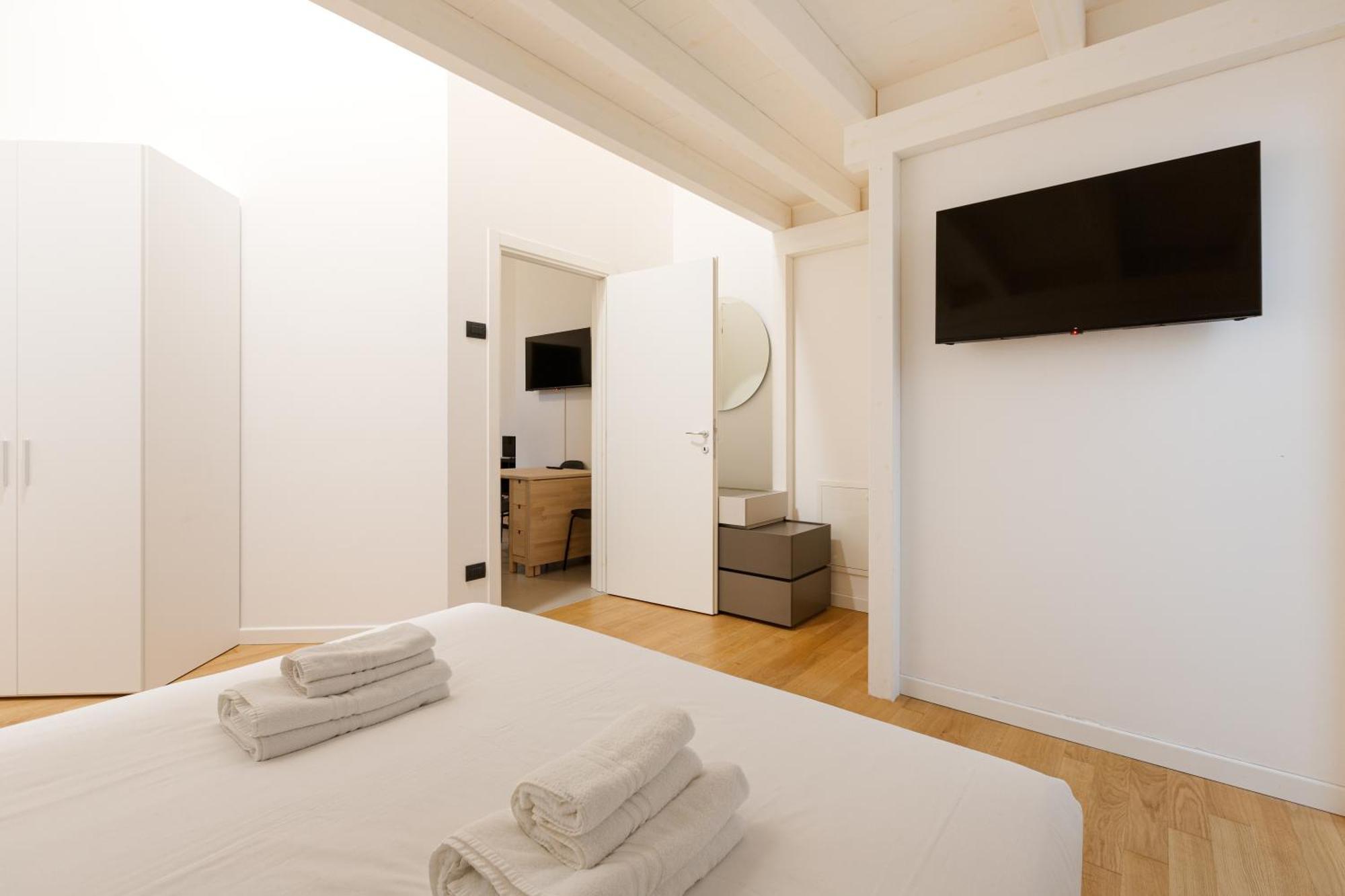 Cozy Corner With Balcony And Private Garage! Apartment *
