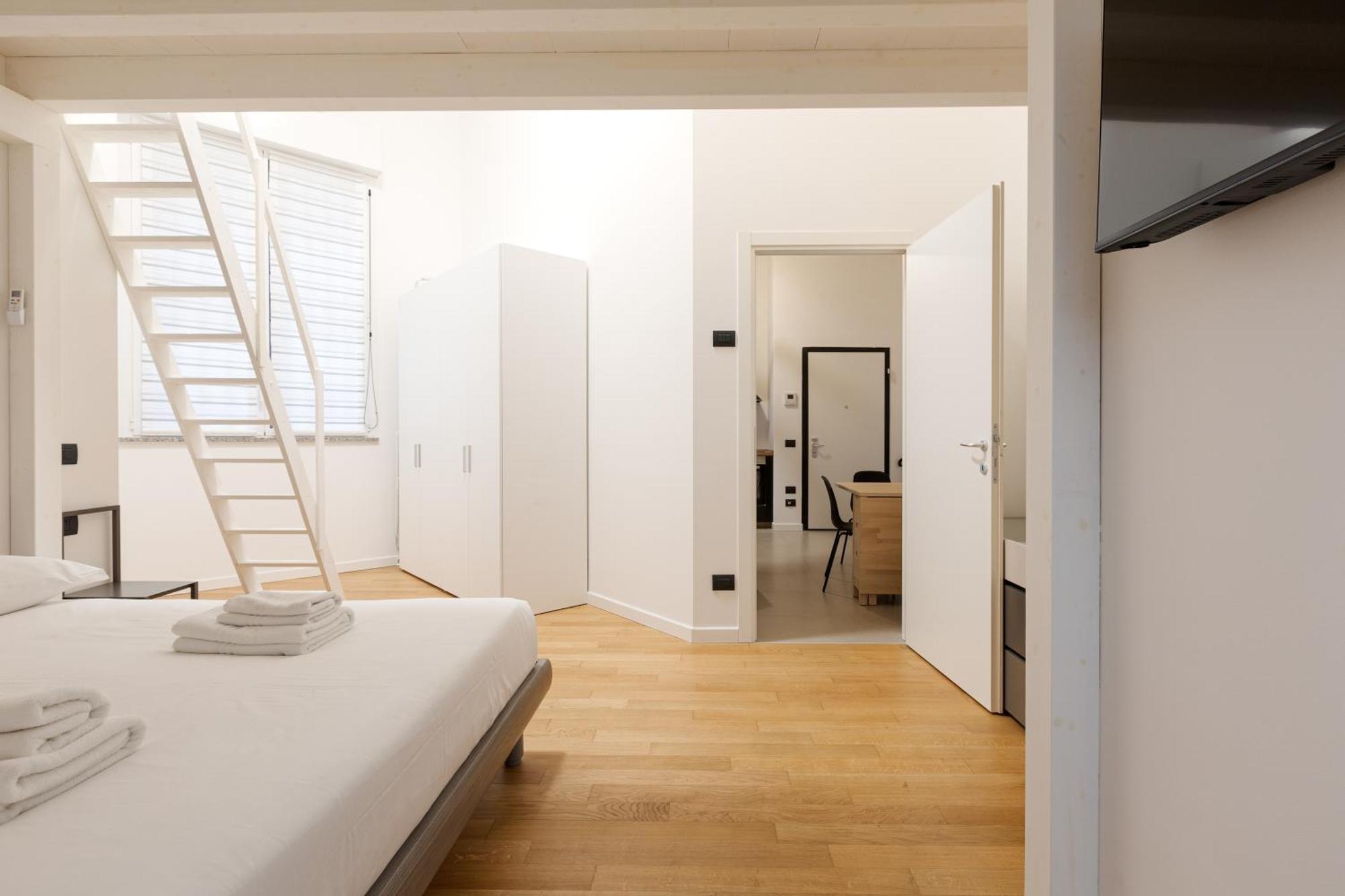 Apartment Cozy Corner With Balcony And Private Garage! *
