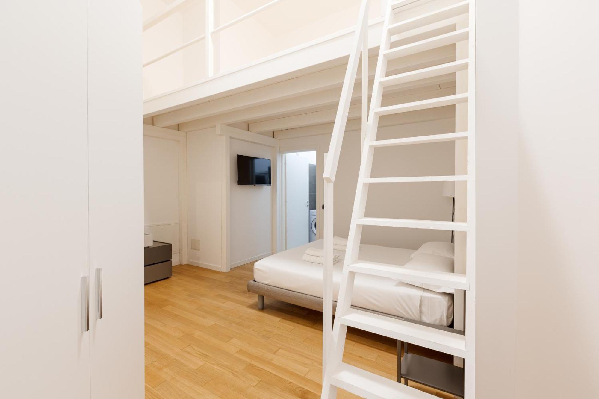 Apartment Cozy Corner With Balcony And Private Garage! Milan