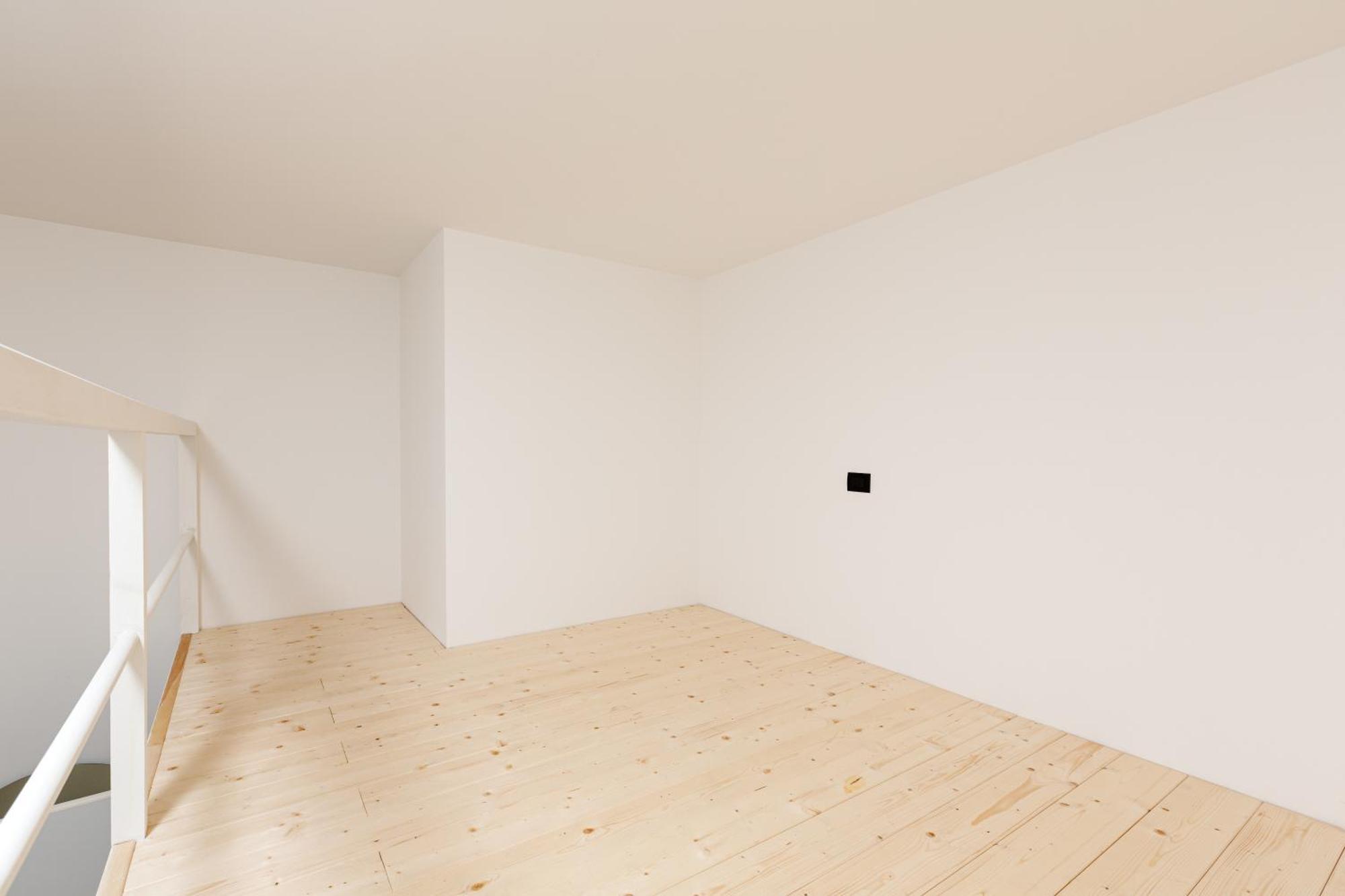 Cozy Corner With Balcony And Private Garage! Apartment