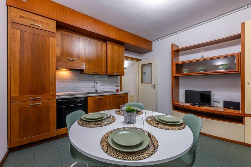 Close To Duomo Lovely City Center Flat Milan