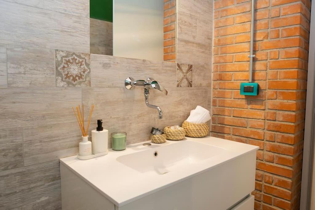 Canonica Brick Milan