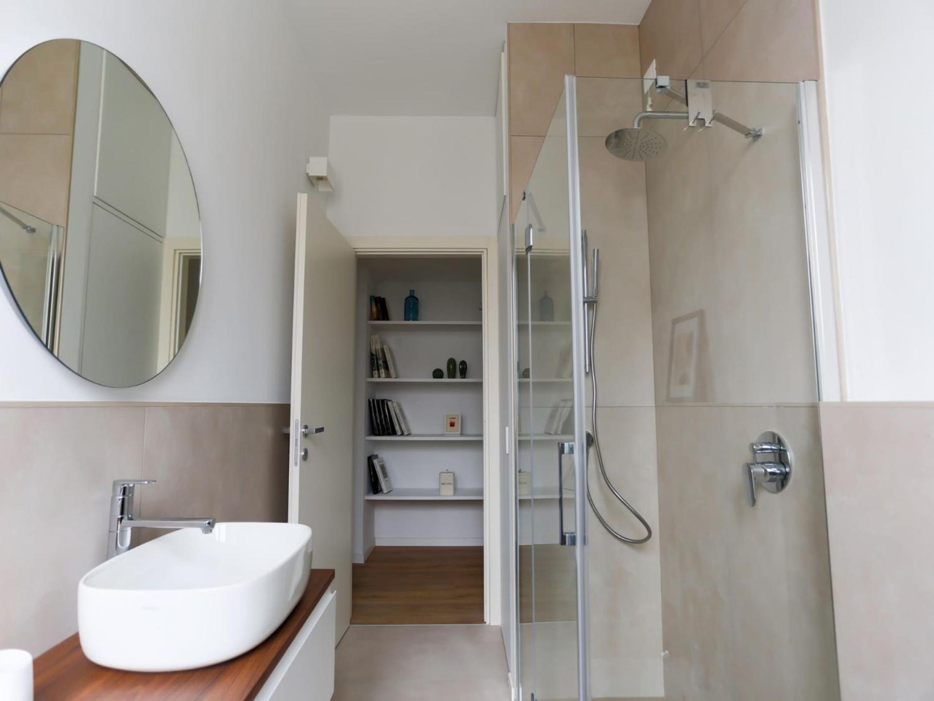 The Rent - Spacious And Renovated Two-bedroom Downtown Milan