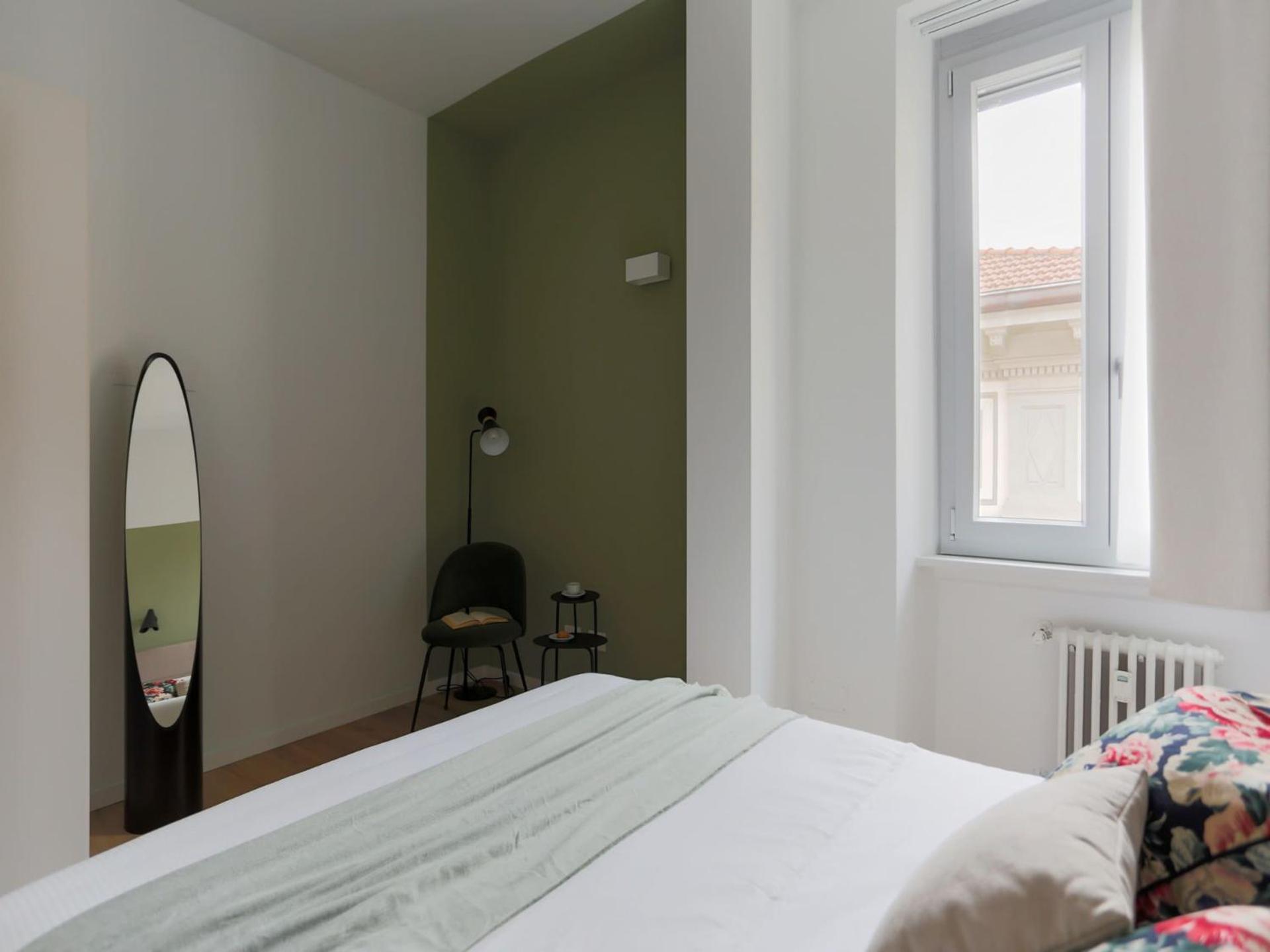 The Rent - Spacious And Renovated Two-bedroom Downtown Apartment *