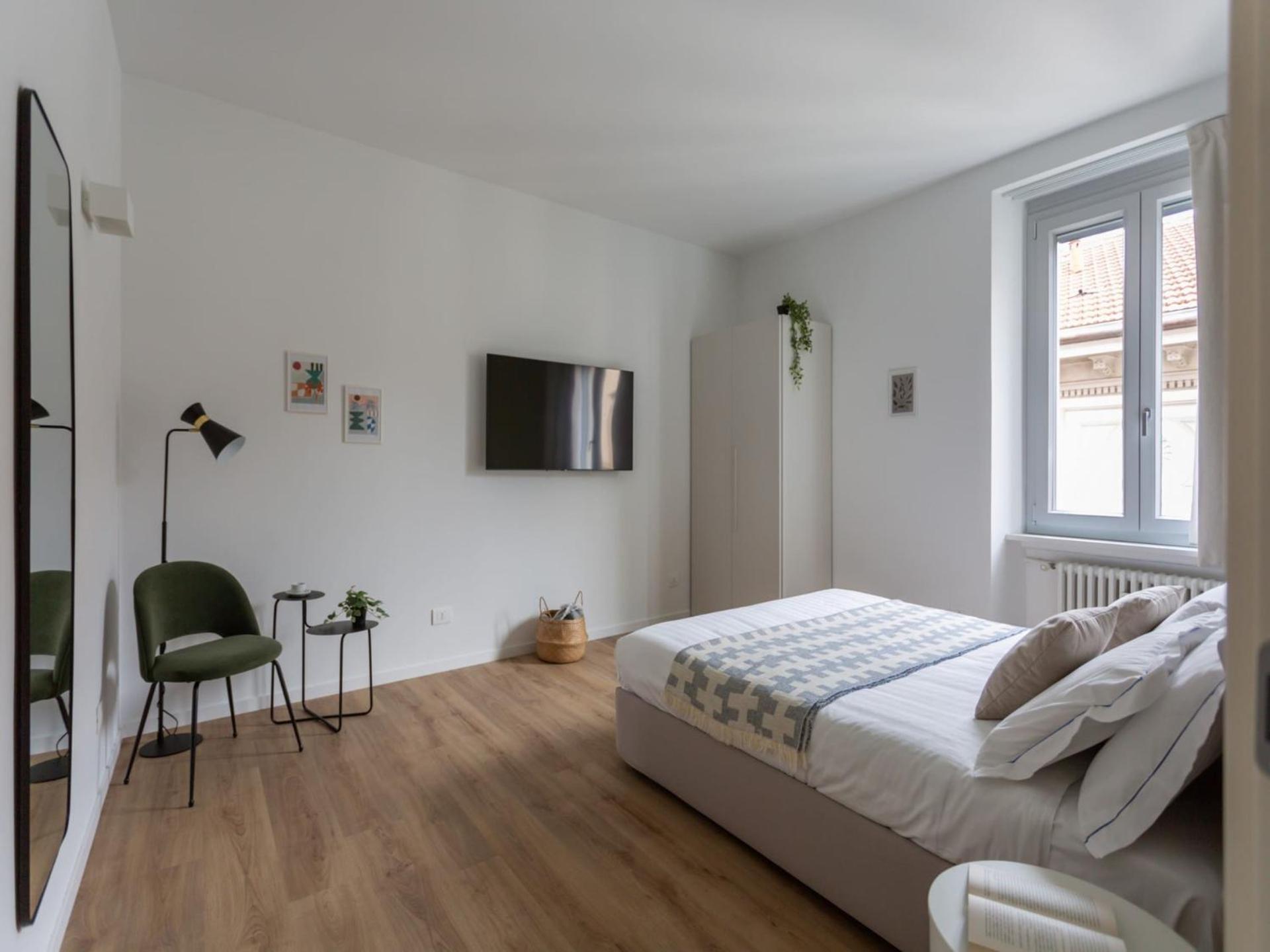 The Rent - Spacious And Renovated Two-bedroom Downtown Apartment Milan