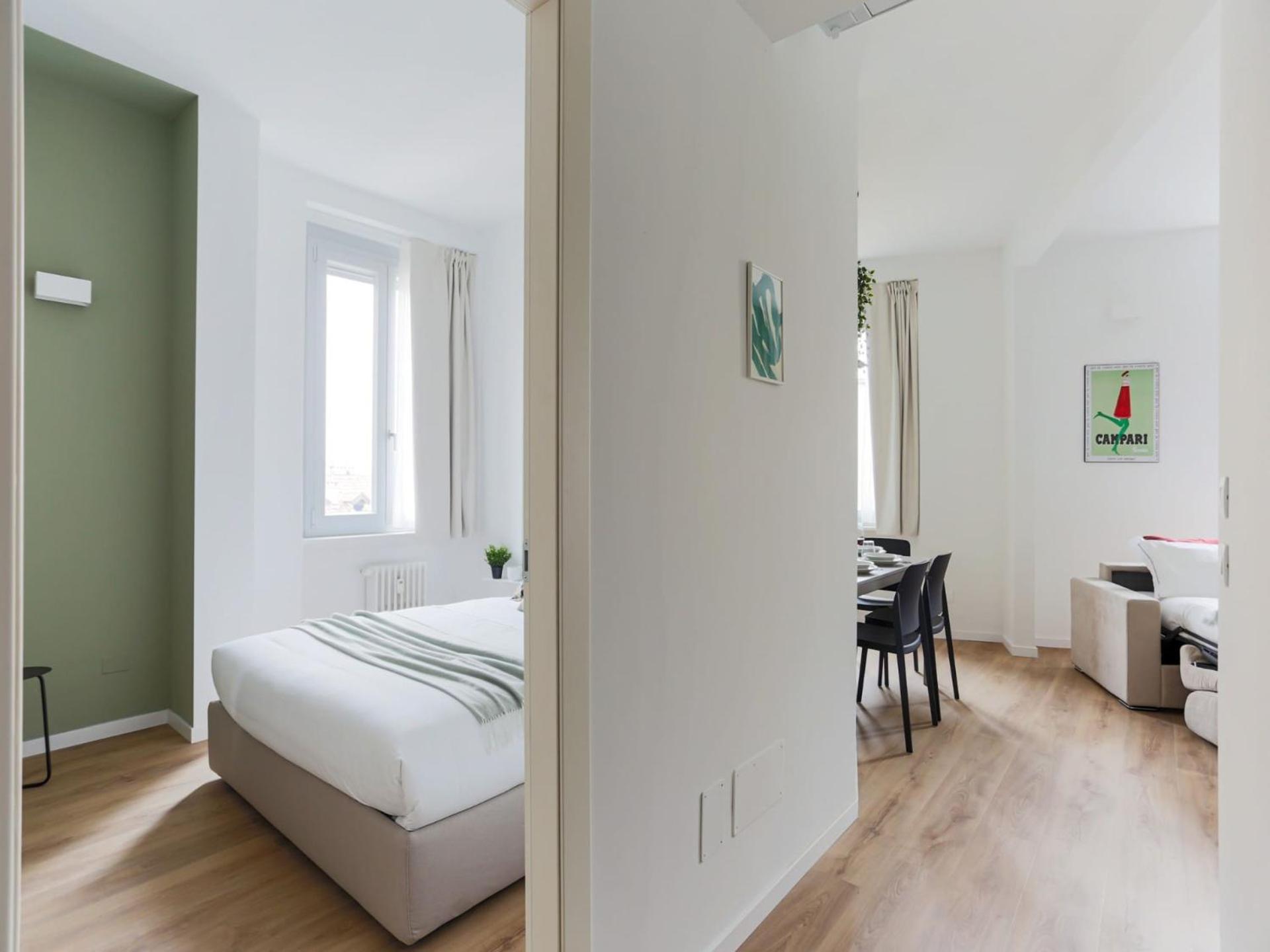 The Rent - Spacious And Renovated Two-bedroom Downtown Apartment