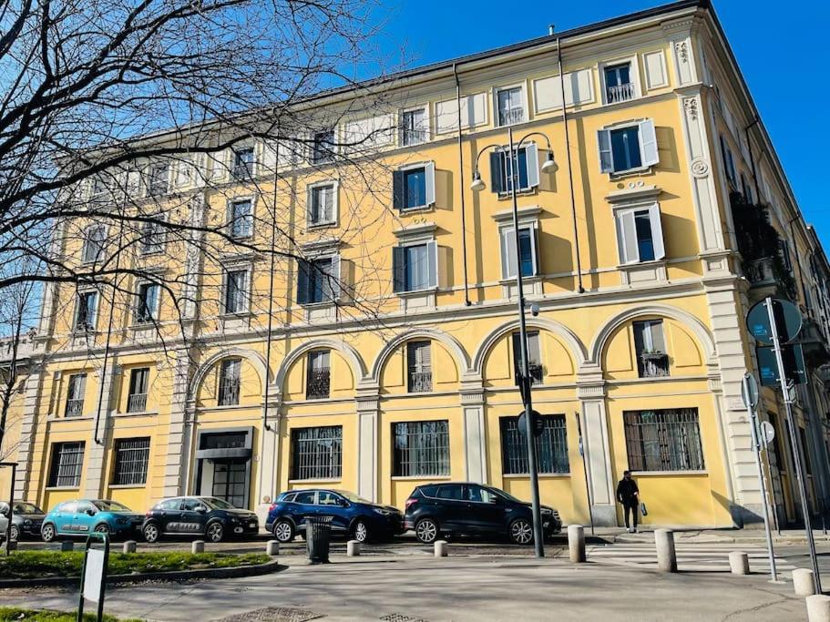 The Yellow - Luxury Loft In The Center Of Apartment Milan