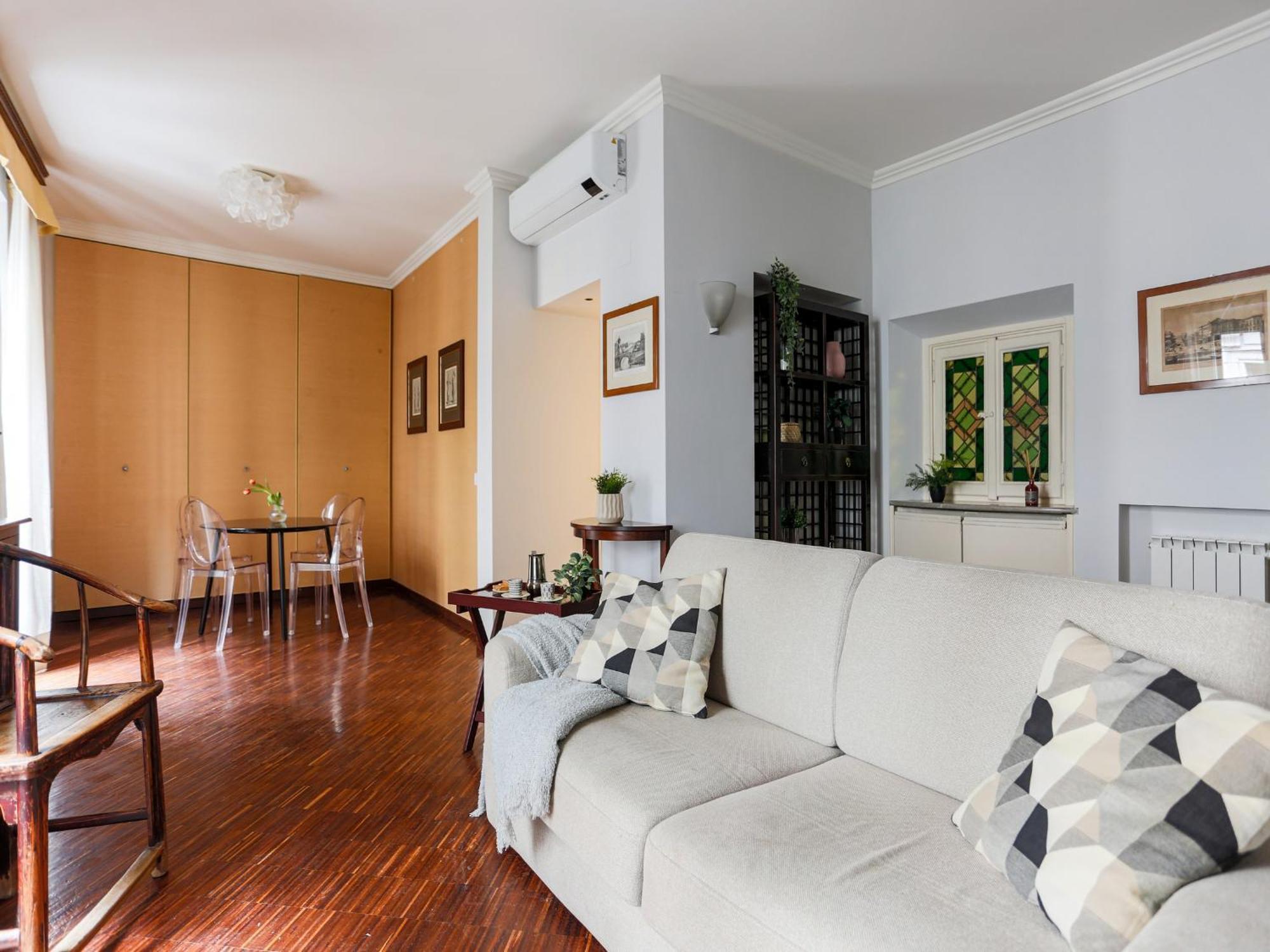Apartment The Best Rent - Spacious One-bedroom Near The Columns Of San Lorenzo Milan