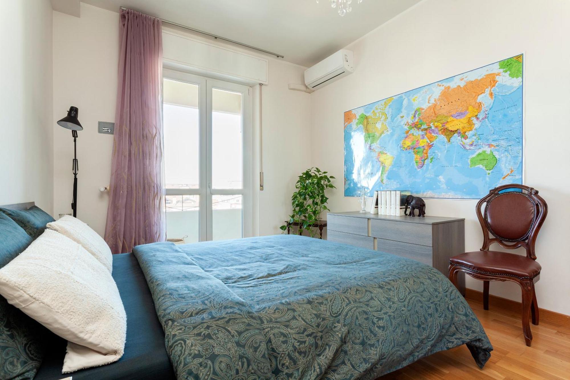 Two Spacious Bedrooms 1 Minute To Metro Stop *