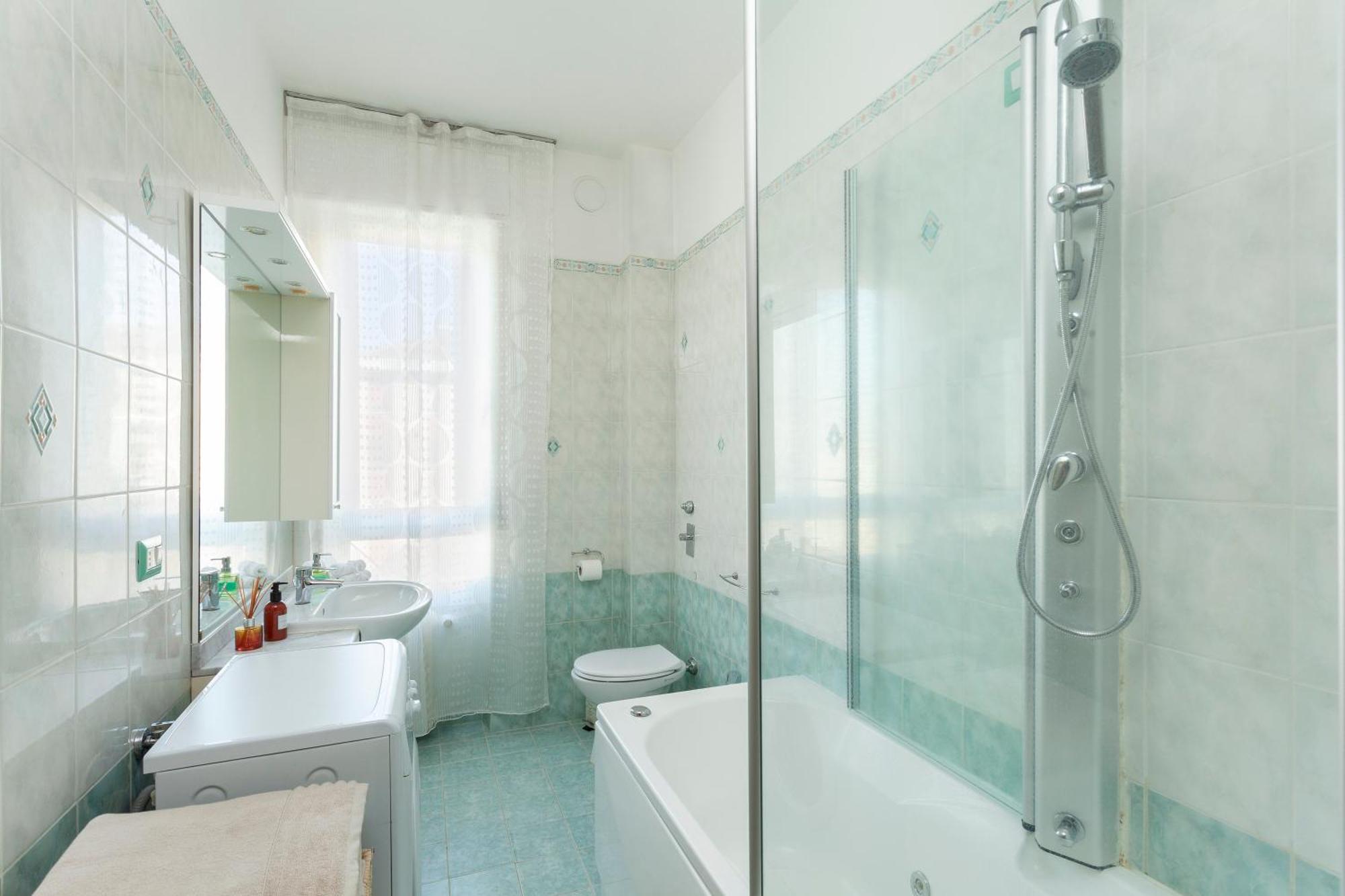 Two Spacious Bedrooms 1 Minute To Metro Stop Apartamento Milão