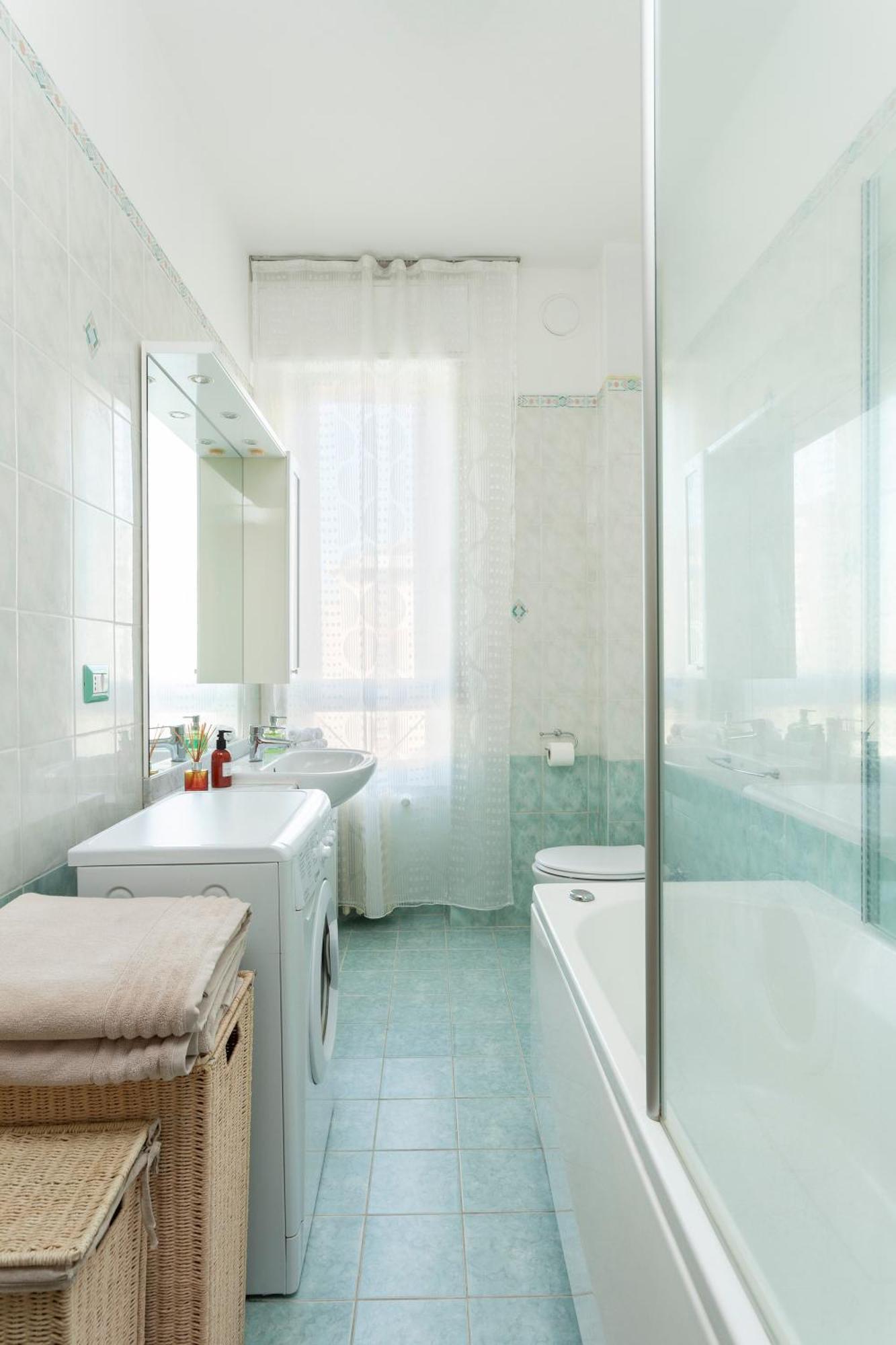 Two Spacious Bedrooms 1 Minute To Metro Stop Milão